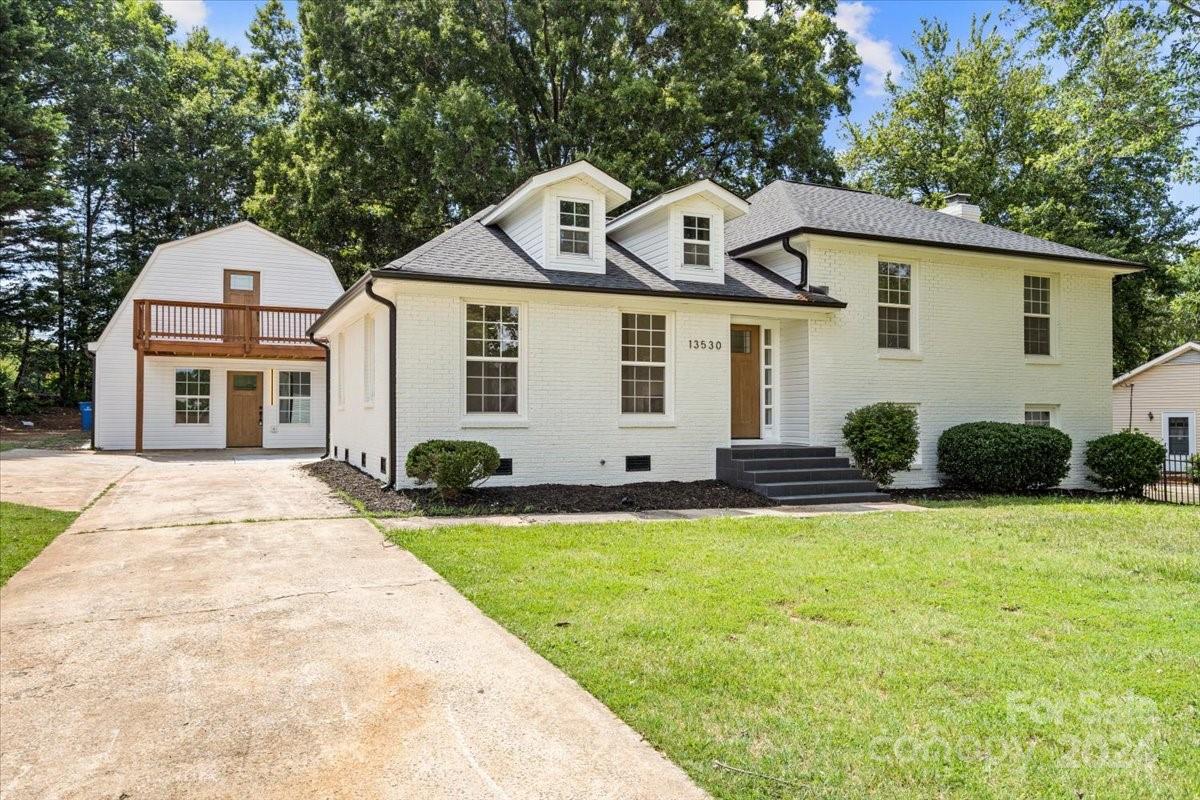 13530 Four Oaks Lane