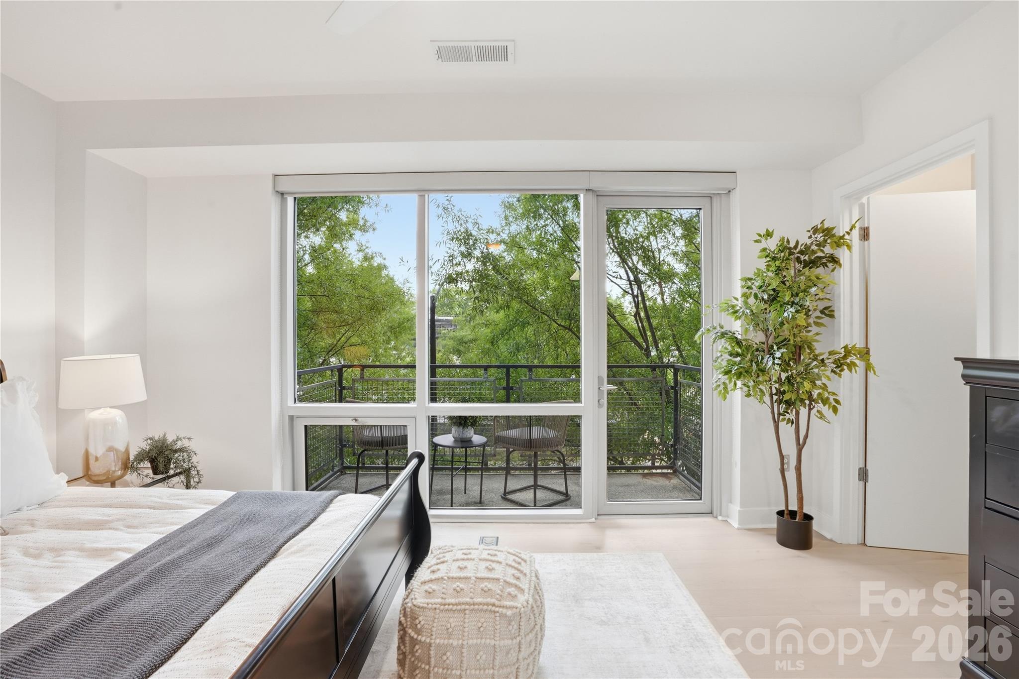 1133 Metropolitan Avenue Unit: 208