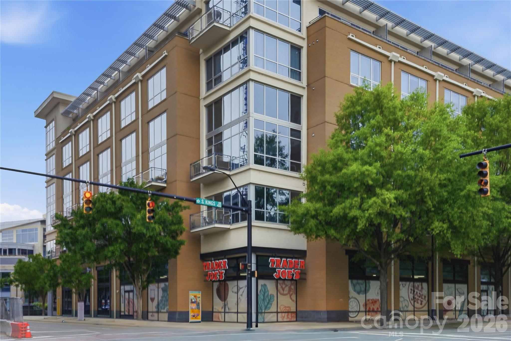 1133 Metropolitan Avenue Unit: 208