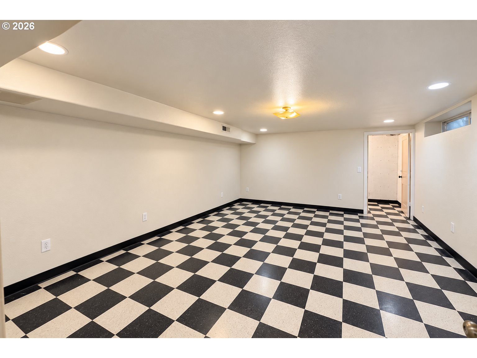 2564 NW SAVIER ST