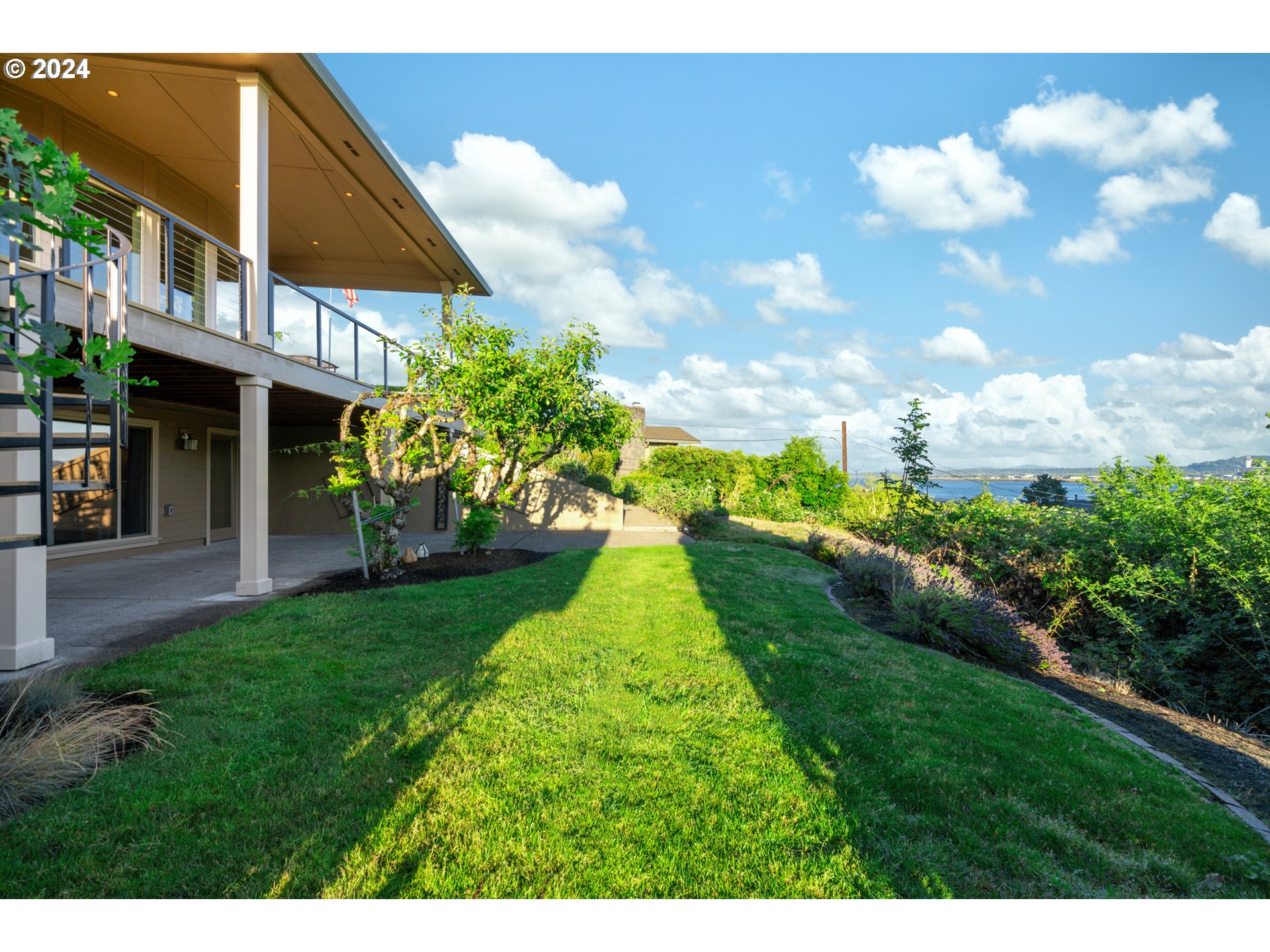 6715 SE RIVERSIDE LN