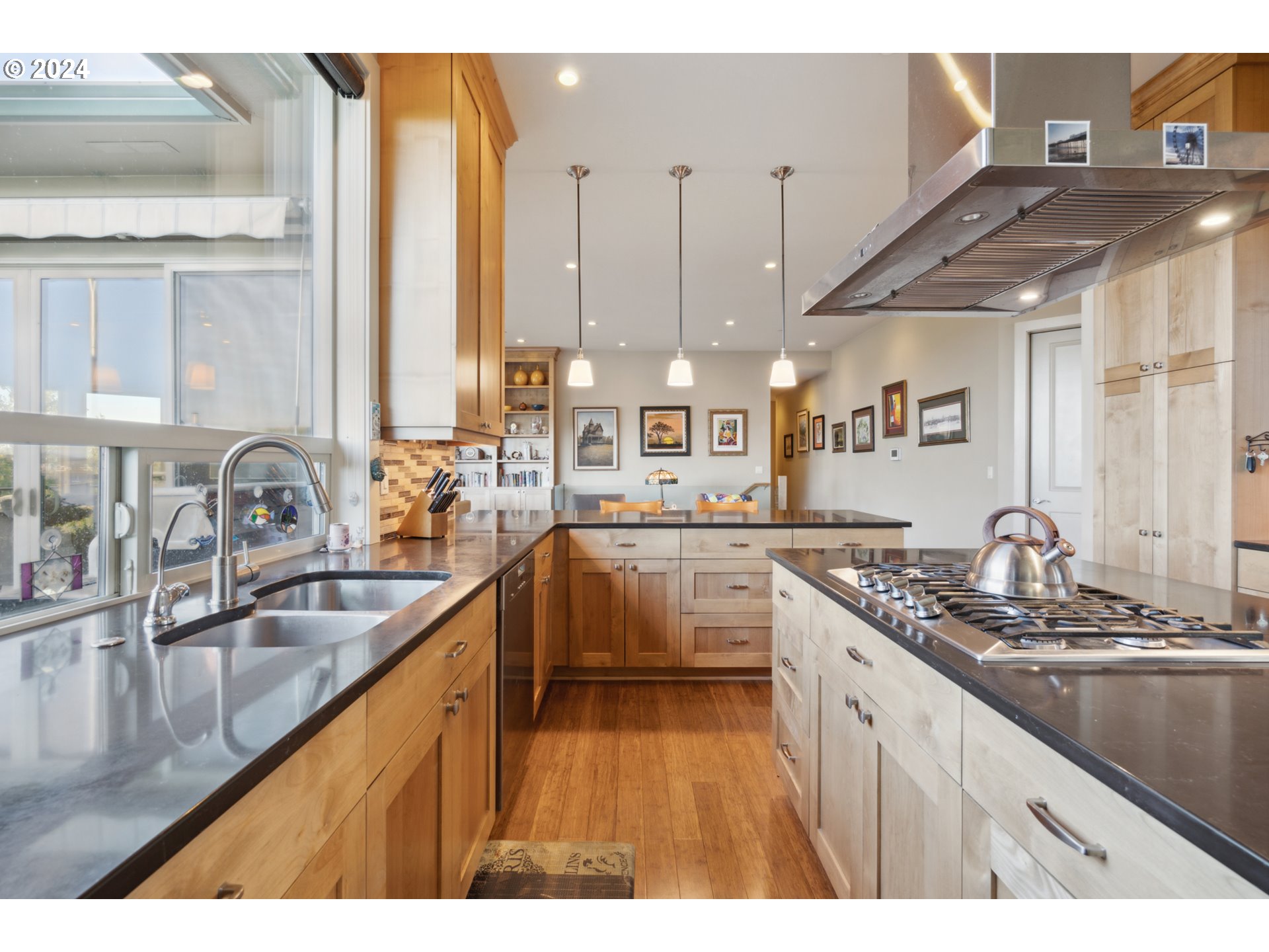 6715 SE RIVERSIDE LN