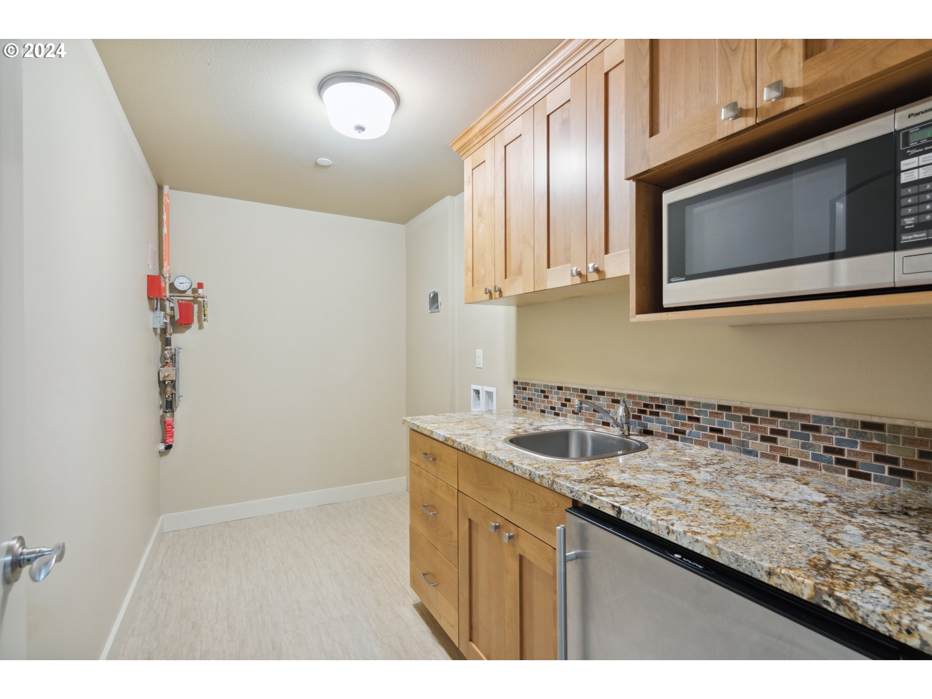 6715 SE RIVERSIDE LN