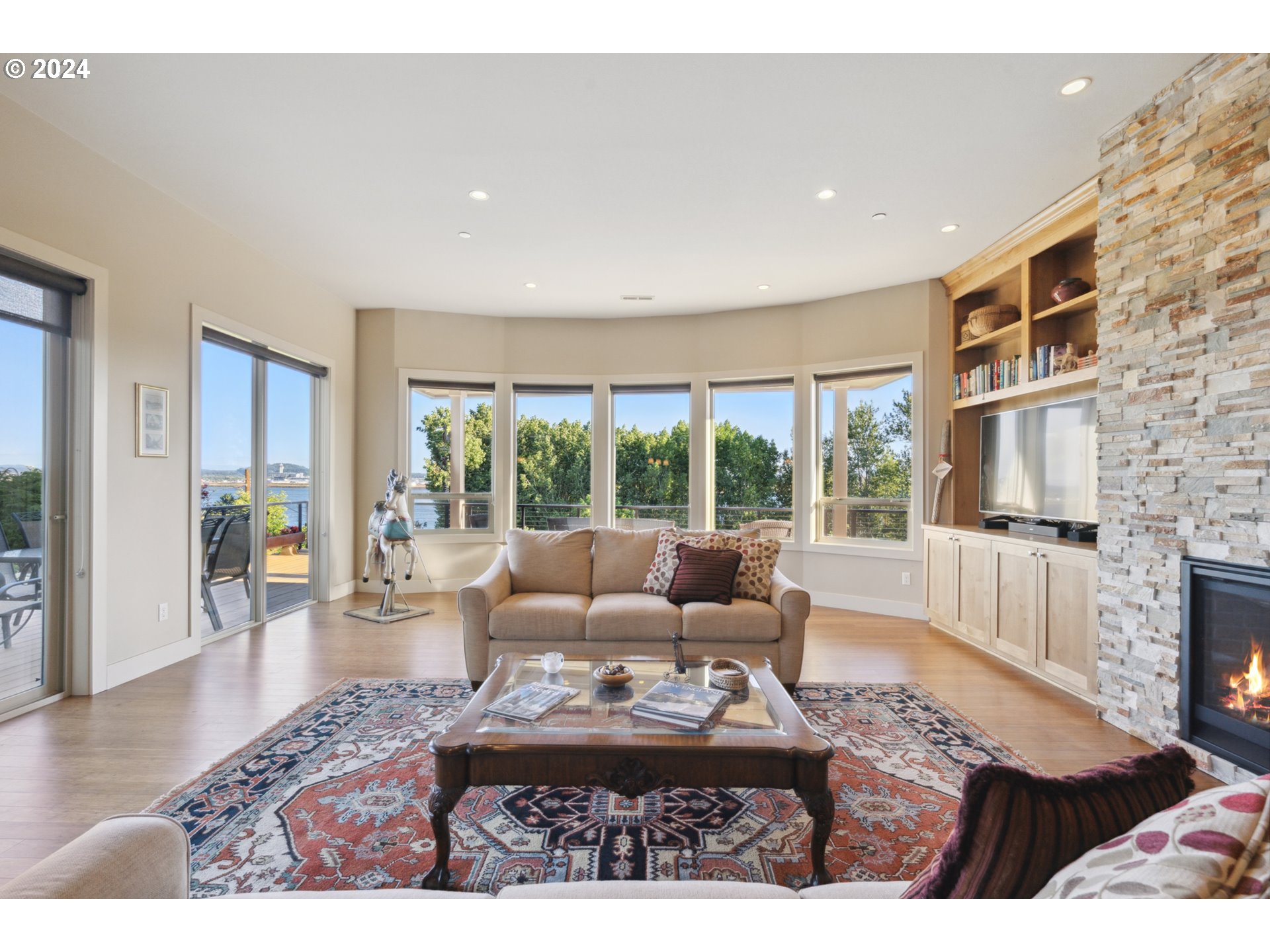 6715 SE RIVERSIDE LN