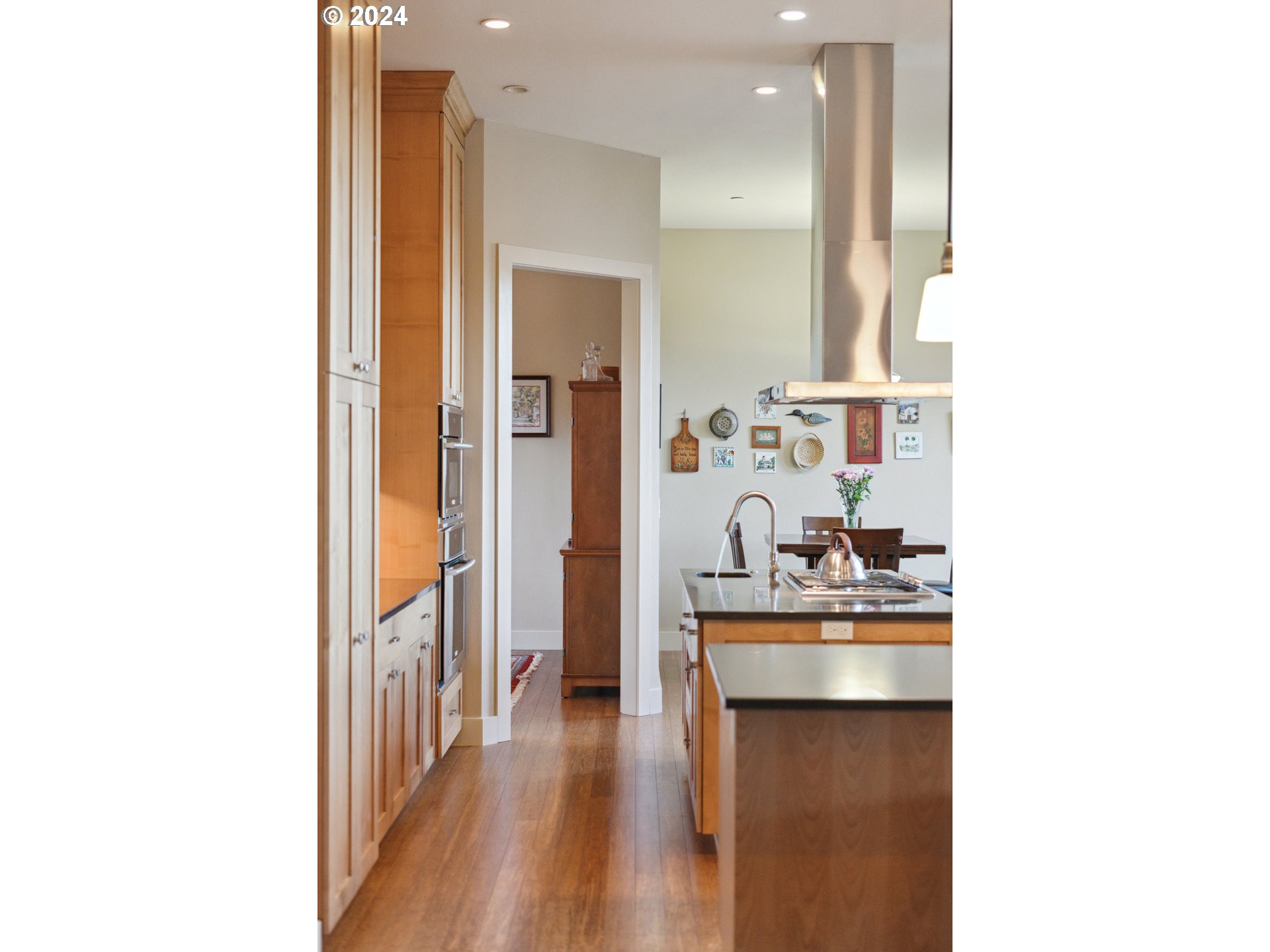 6715 SE RIVERSIDE LN