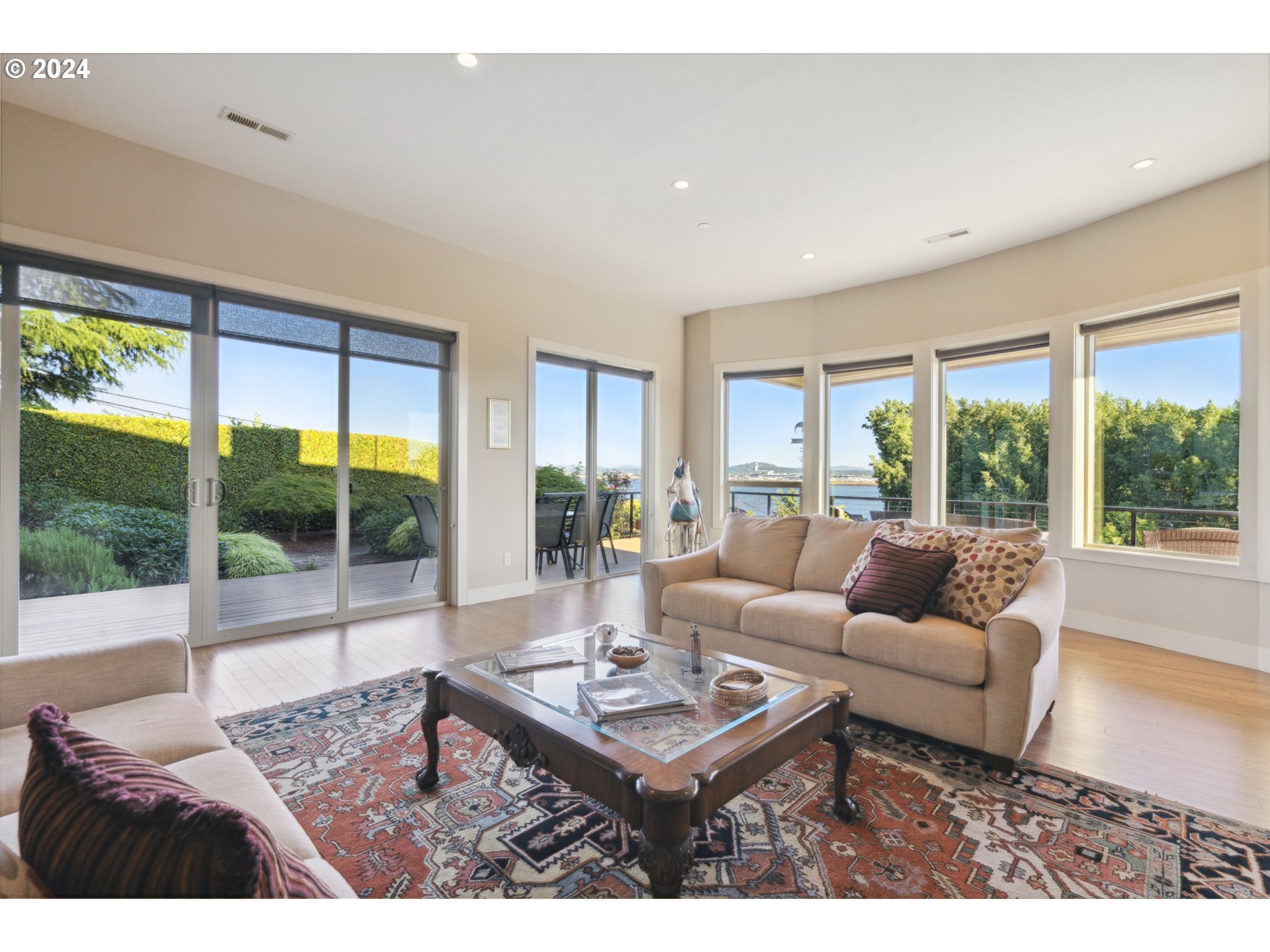 6715 SE RIVERSIDE LN