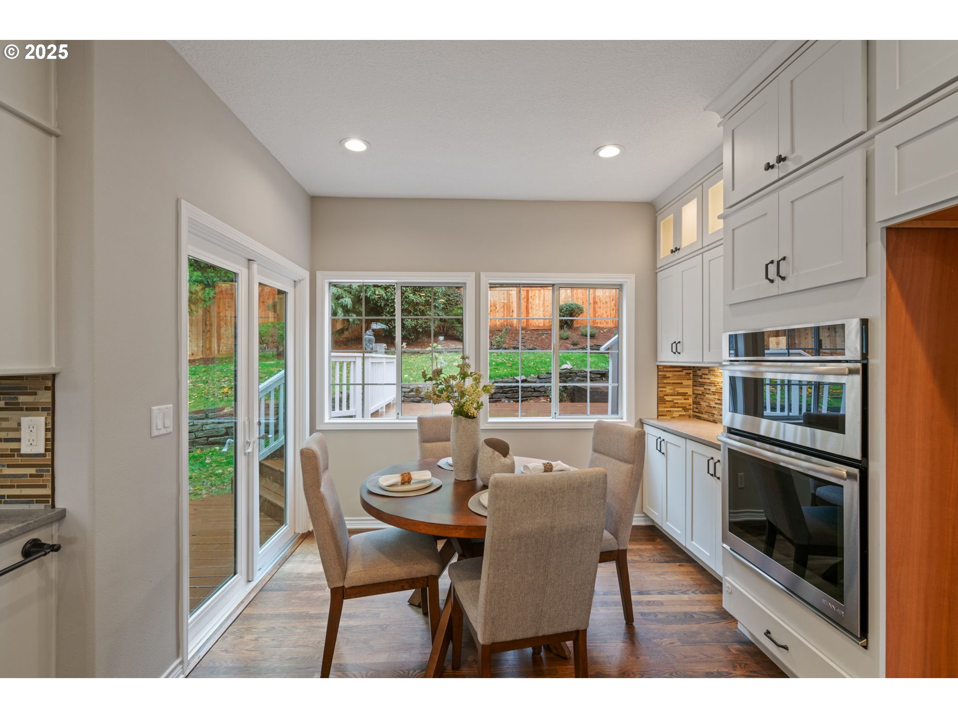 1808 HALL CT
