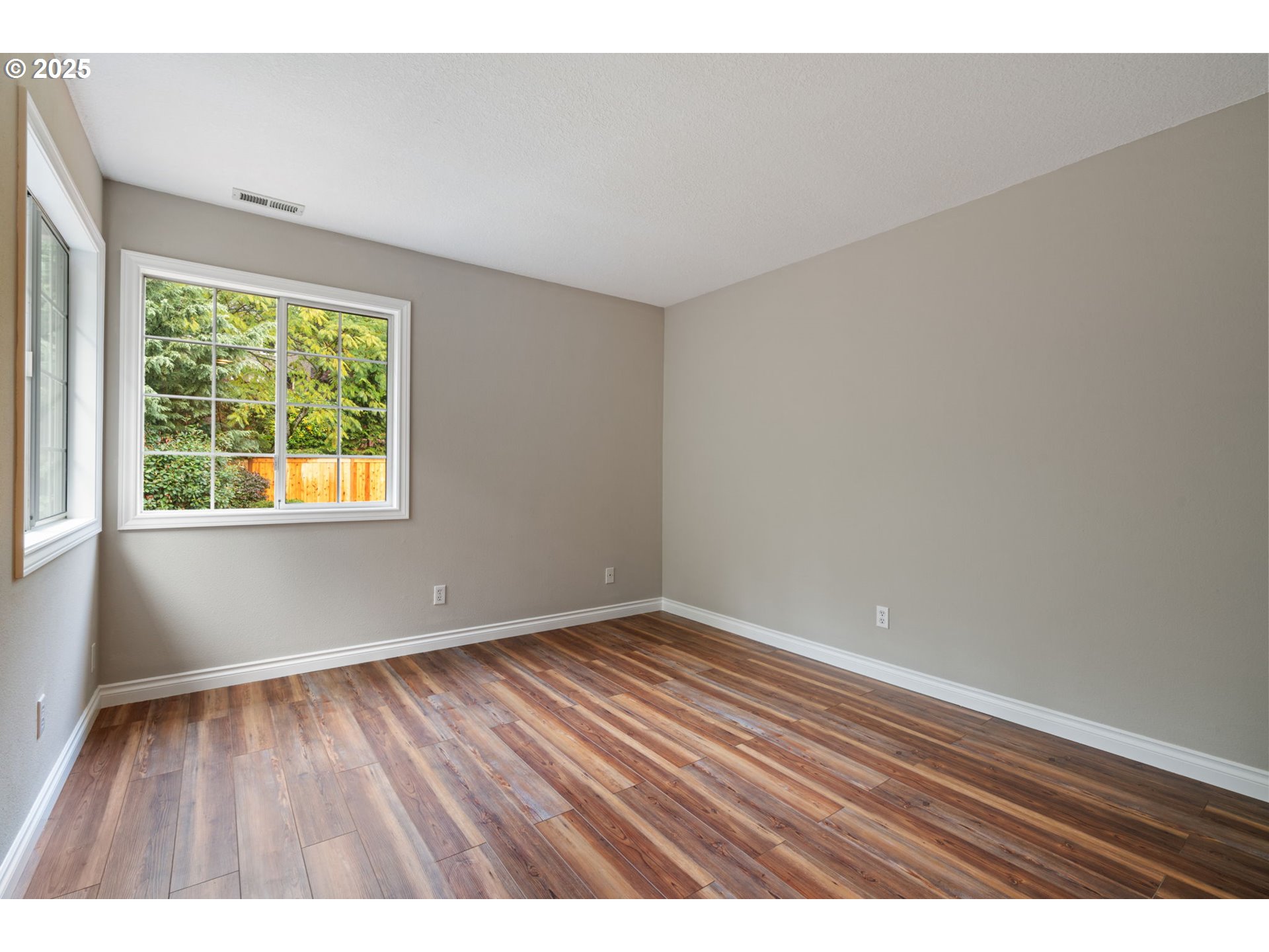 1808 HALL CT