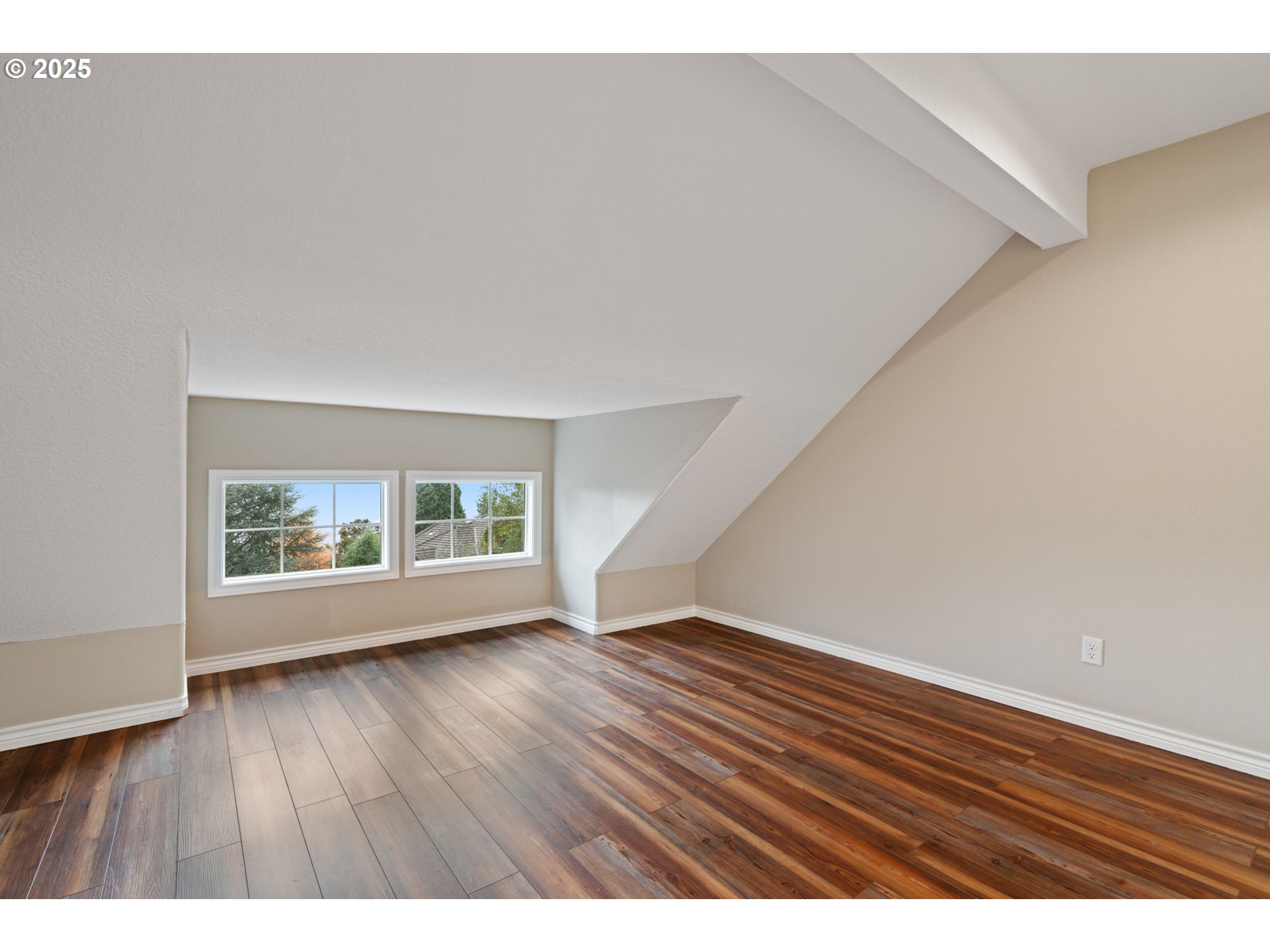 1808 HALL CT