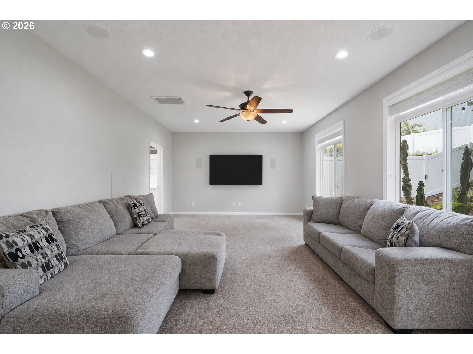 1509 N HERON DR