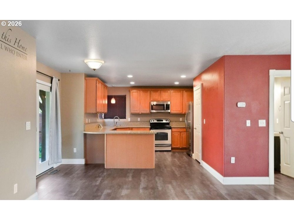 216 CHURCHILL DOWNS ST SE