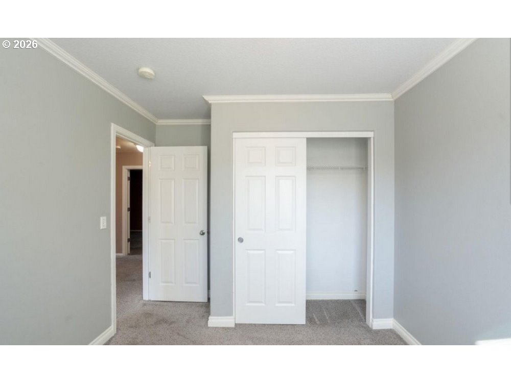 216 CHURCHILL DOWNS ST SE