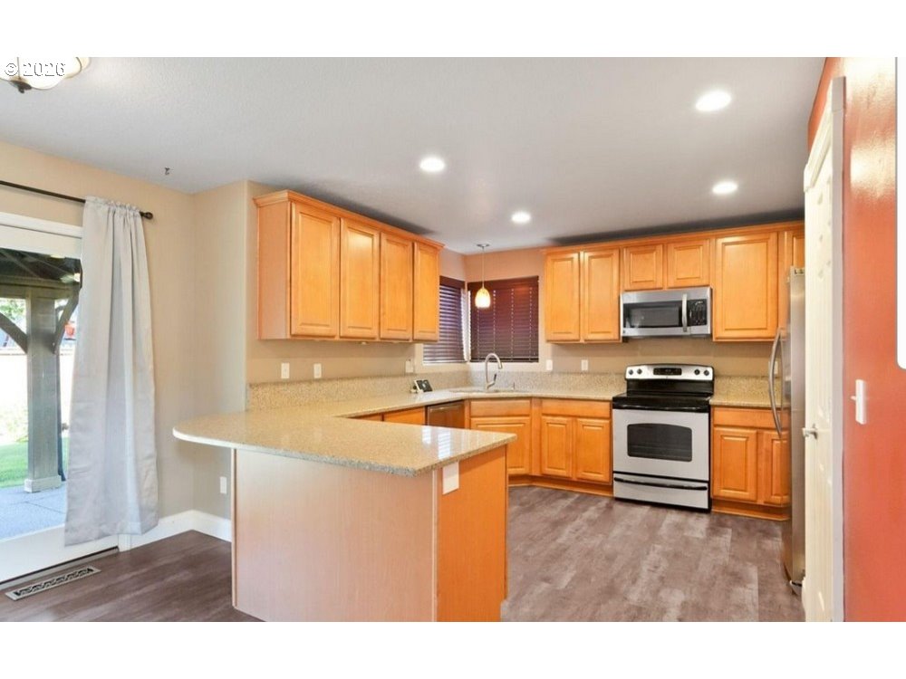 216 CHURCHILL DOWNS ST SE