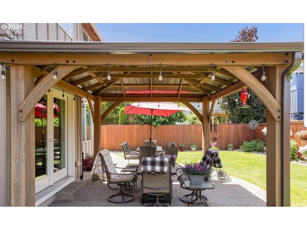 216 CHURCHILL DOWNS ST SE