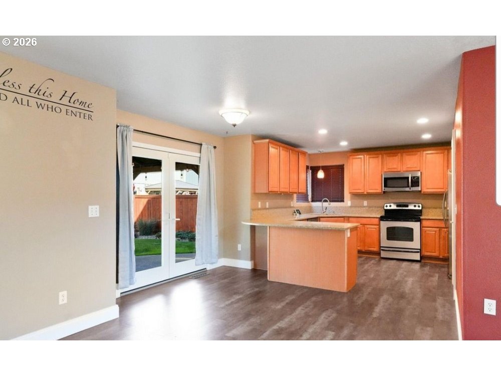 216 CHURCHILL DOWNS ST SE