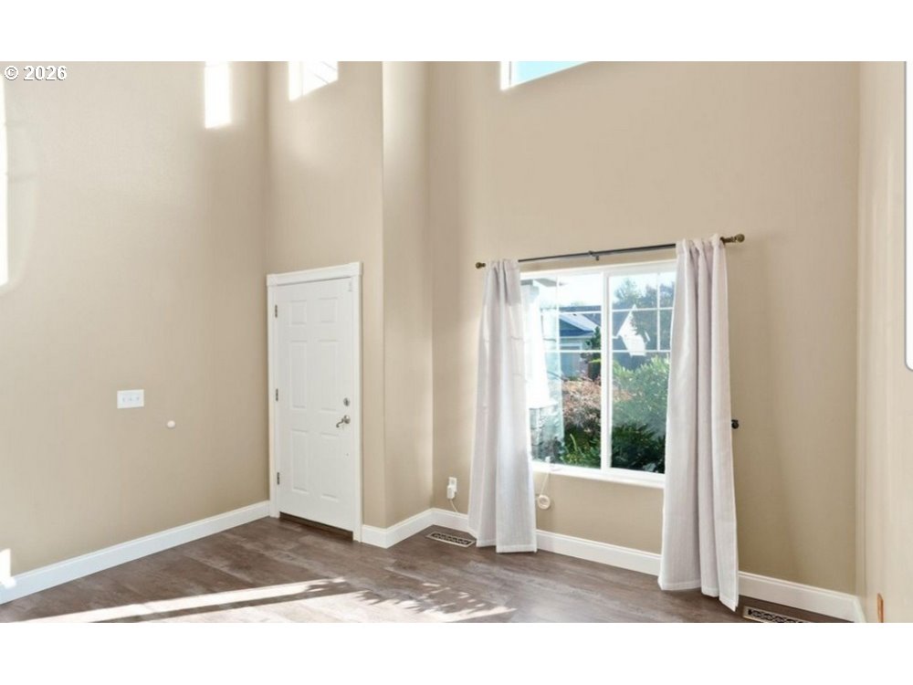 216 CHURCHILL DOWNS ST SE