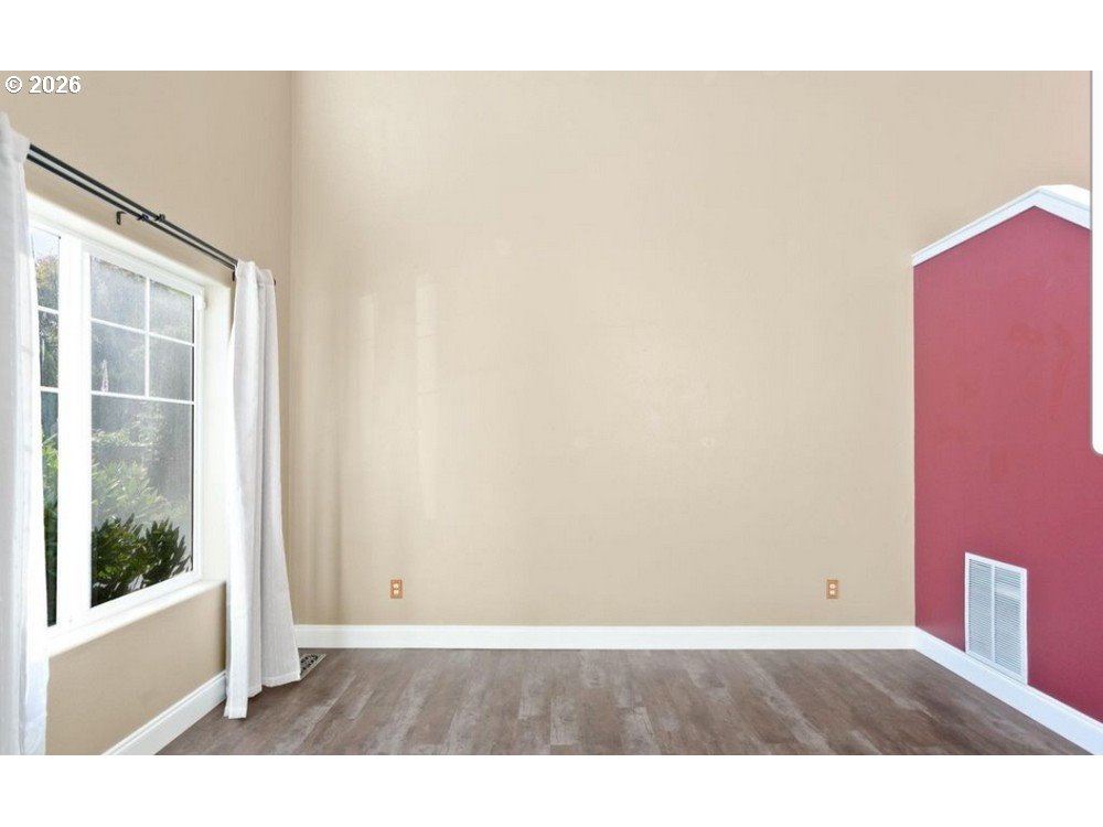 216 CHURCHILL DOWNS ST SE