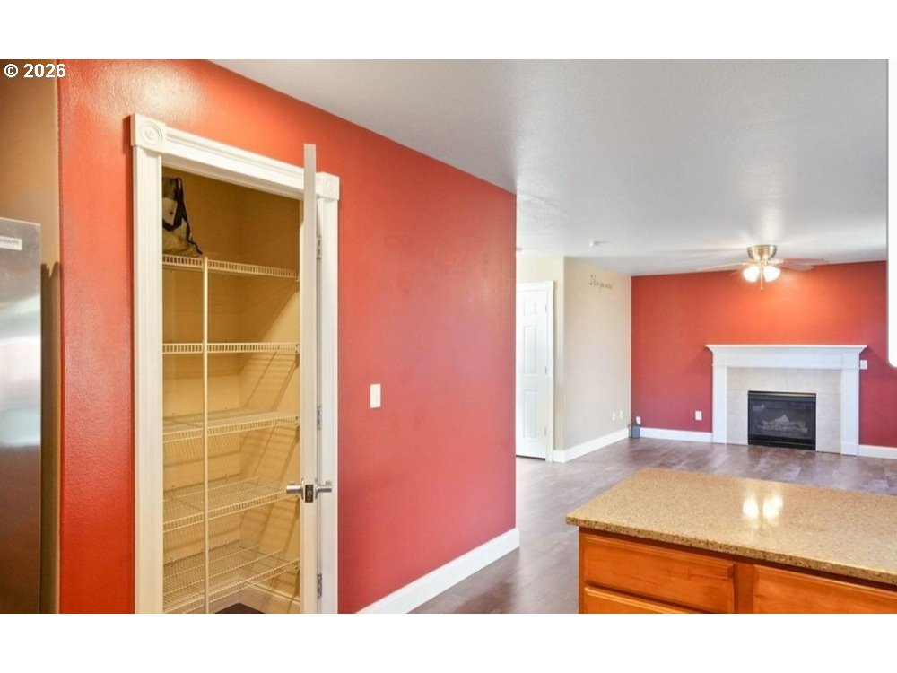 216 CHURCHILL DOWNS ST SE