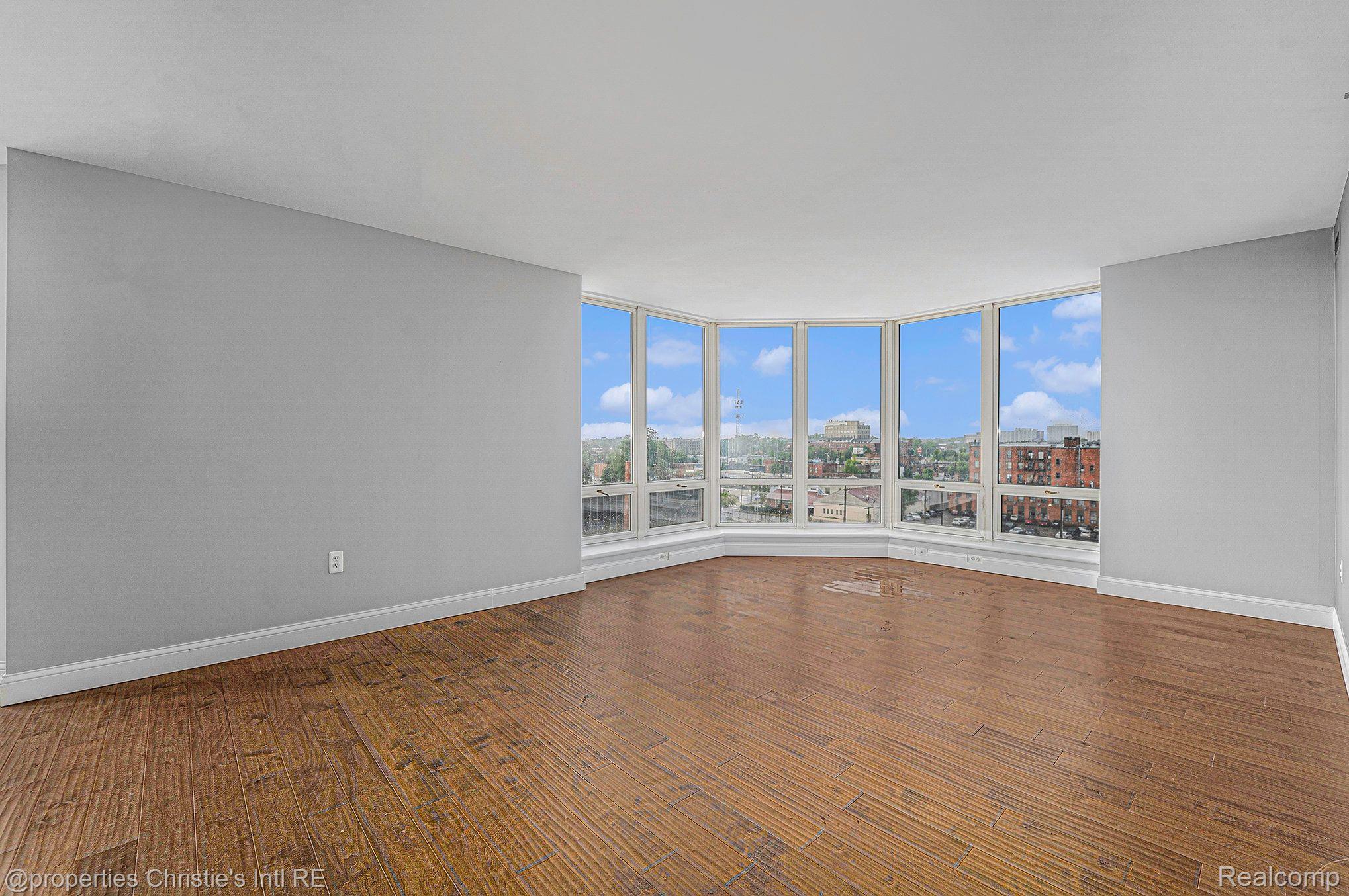 250 E HARBORTOWN Drive Unit: 804