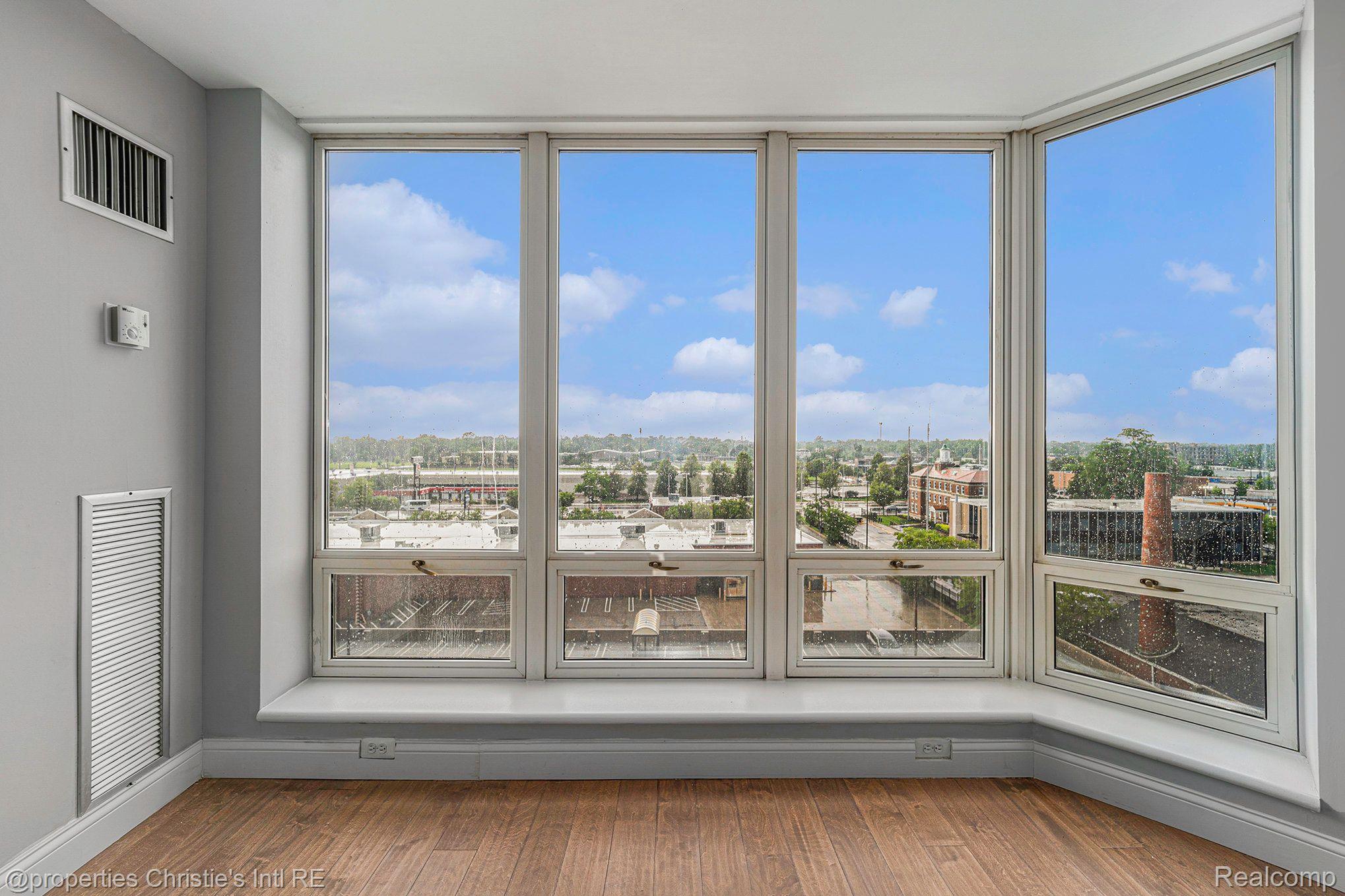 250 E HARBORTOWN Drive Unit: 804