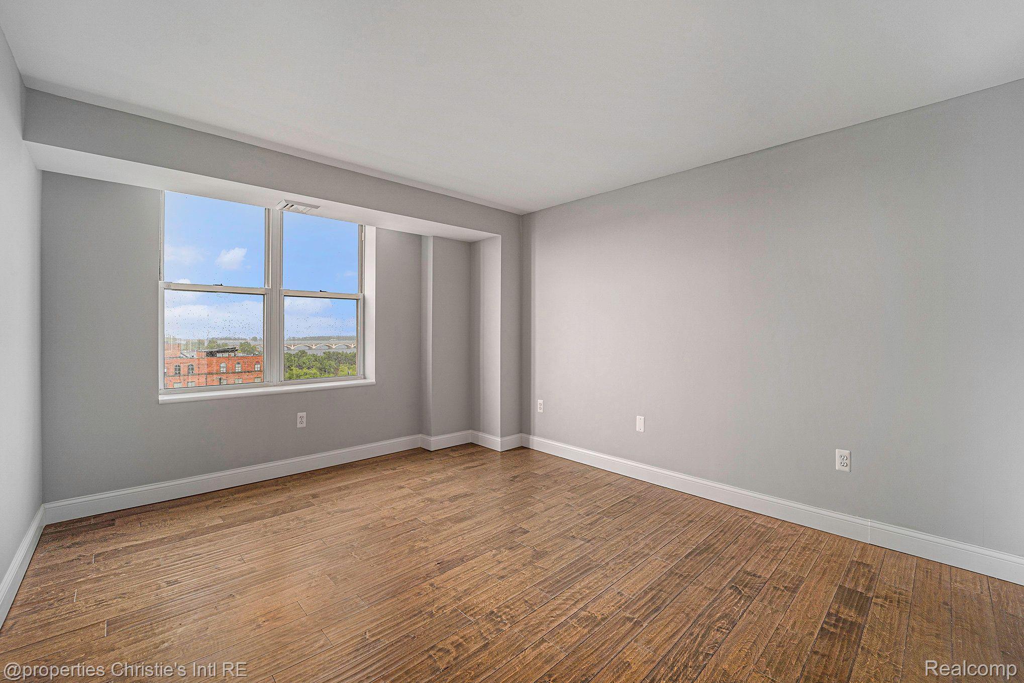 250 E HARBORTOWN Drive Unit: 804