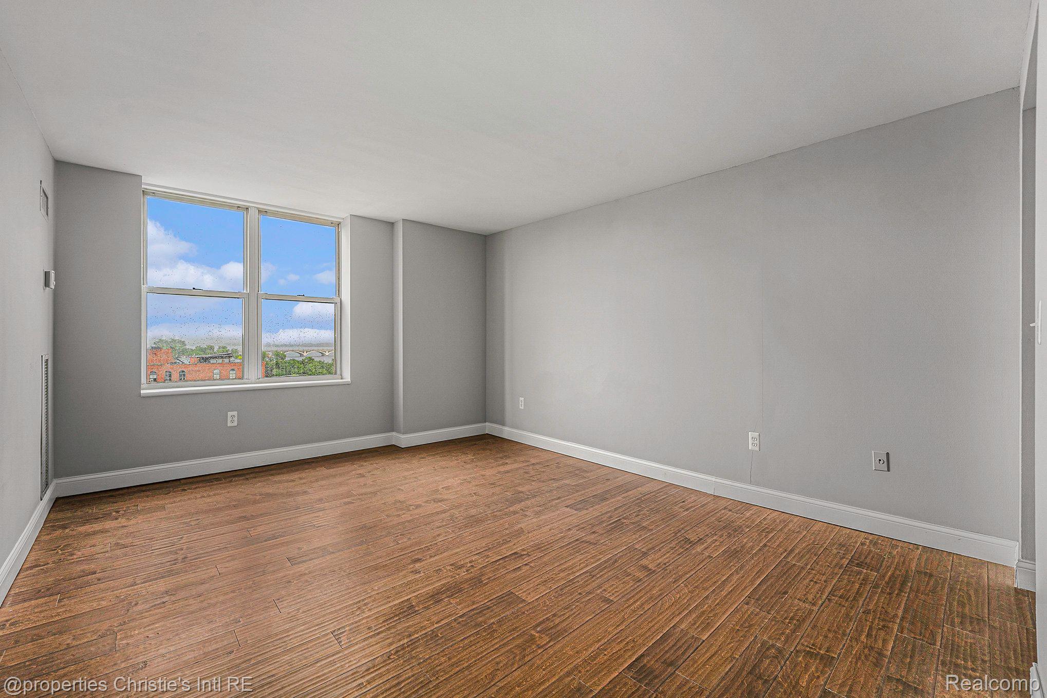 250 E HARBORTOWN Drive Unit: 804