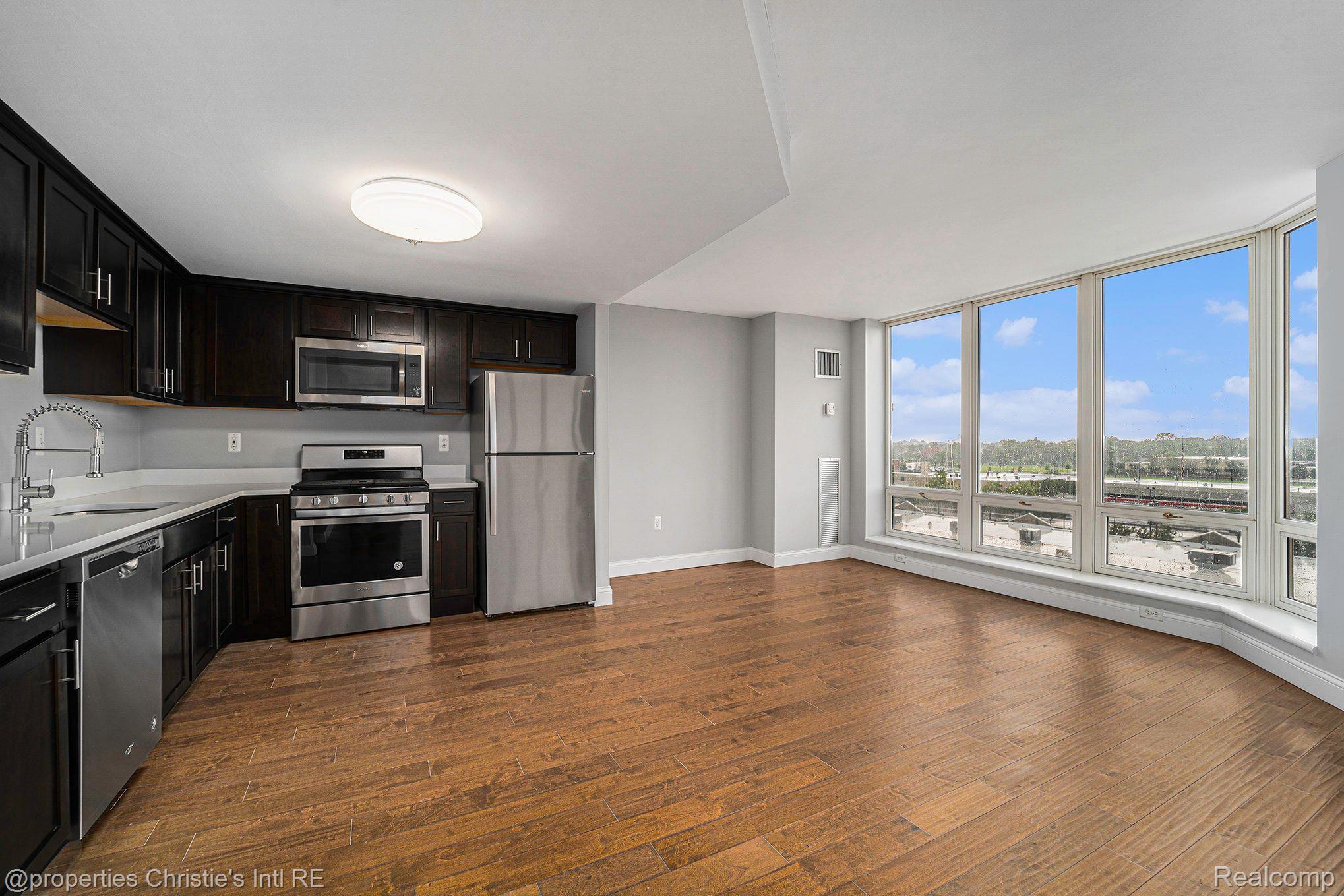 250 E HARBORTOWN Drive Unit: 804
