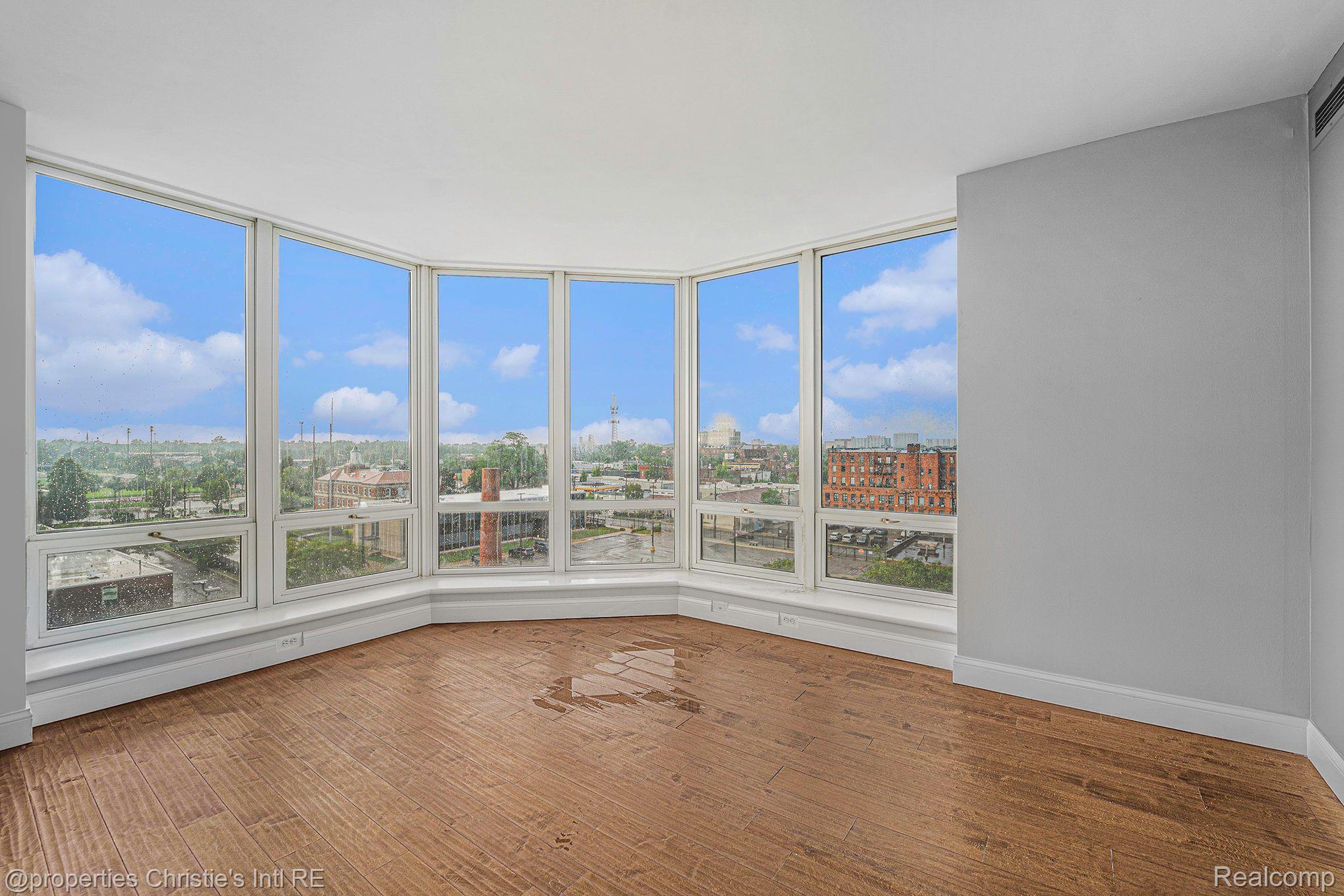 250 E HARBORTOWN Drive Unit: 804