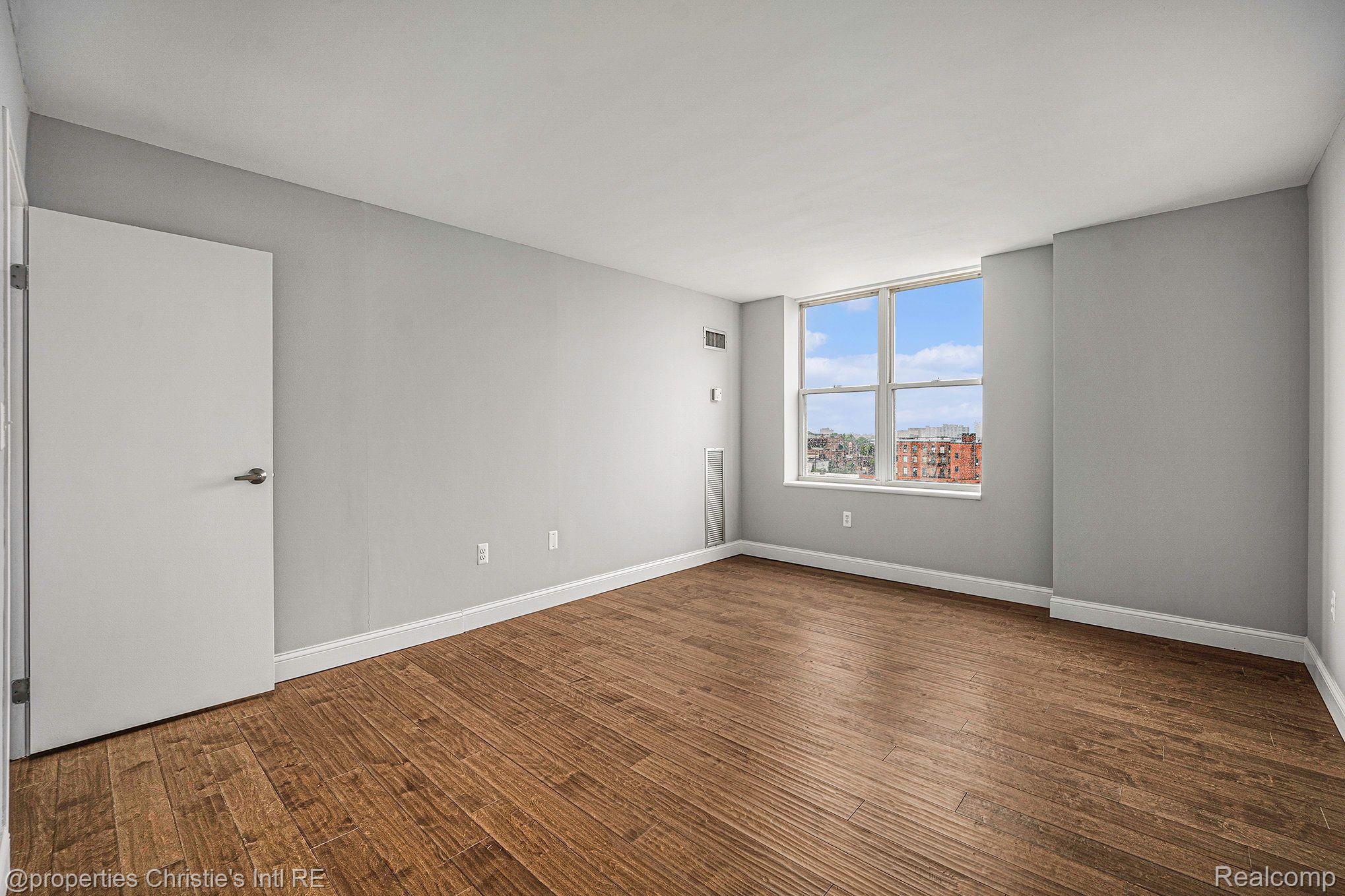 250 E HARBORTOWN Drive Unit: 804