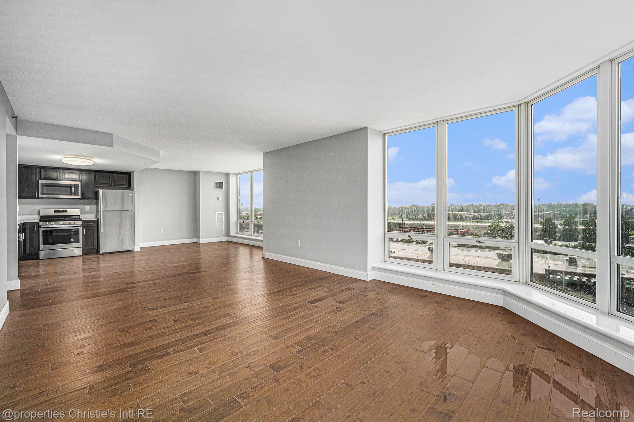 250 E HARBORTOWN Drive Unit: 804