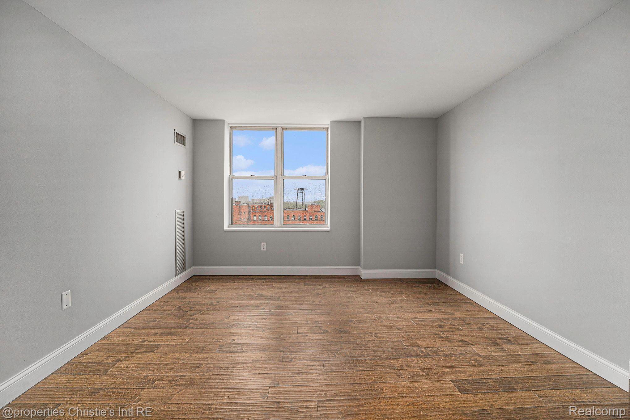 250 E HARBORTOWN Drive Unit: 804