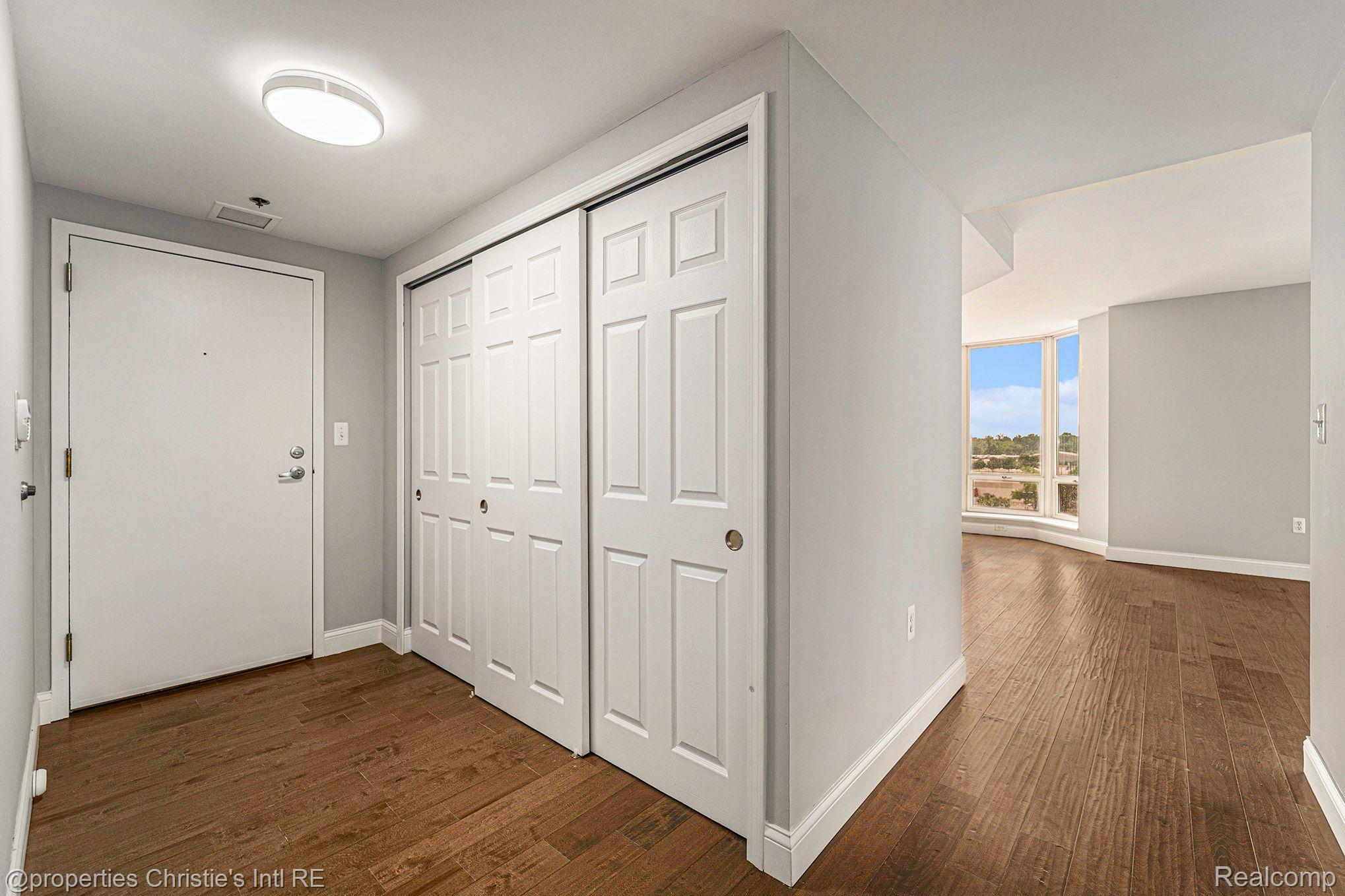 250 E HARBORTOWN Drive Unit: 804