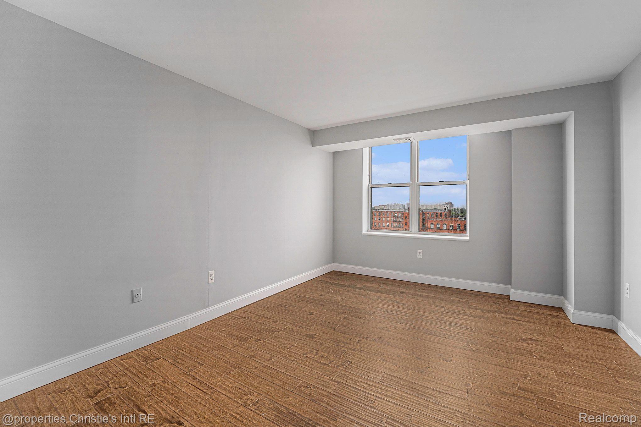 250 E HARBORTOWN Drive Unit: 804