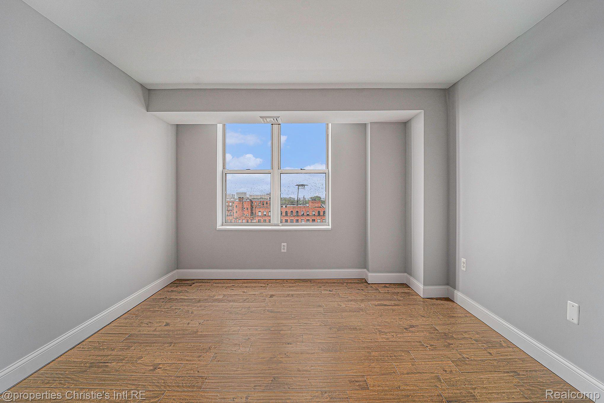 250 E HARBORTOWN Drive Unit: 804