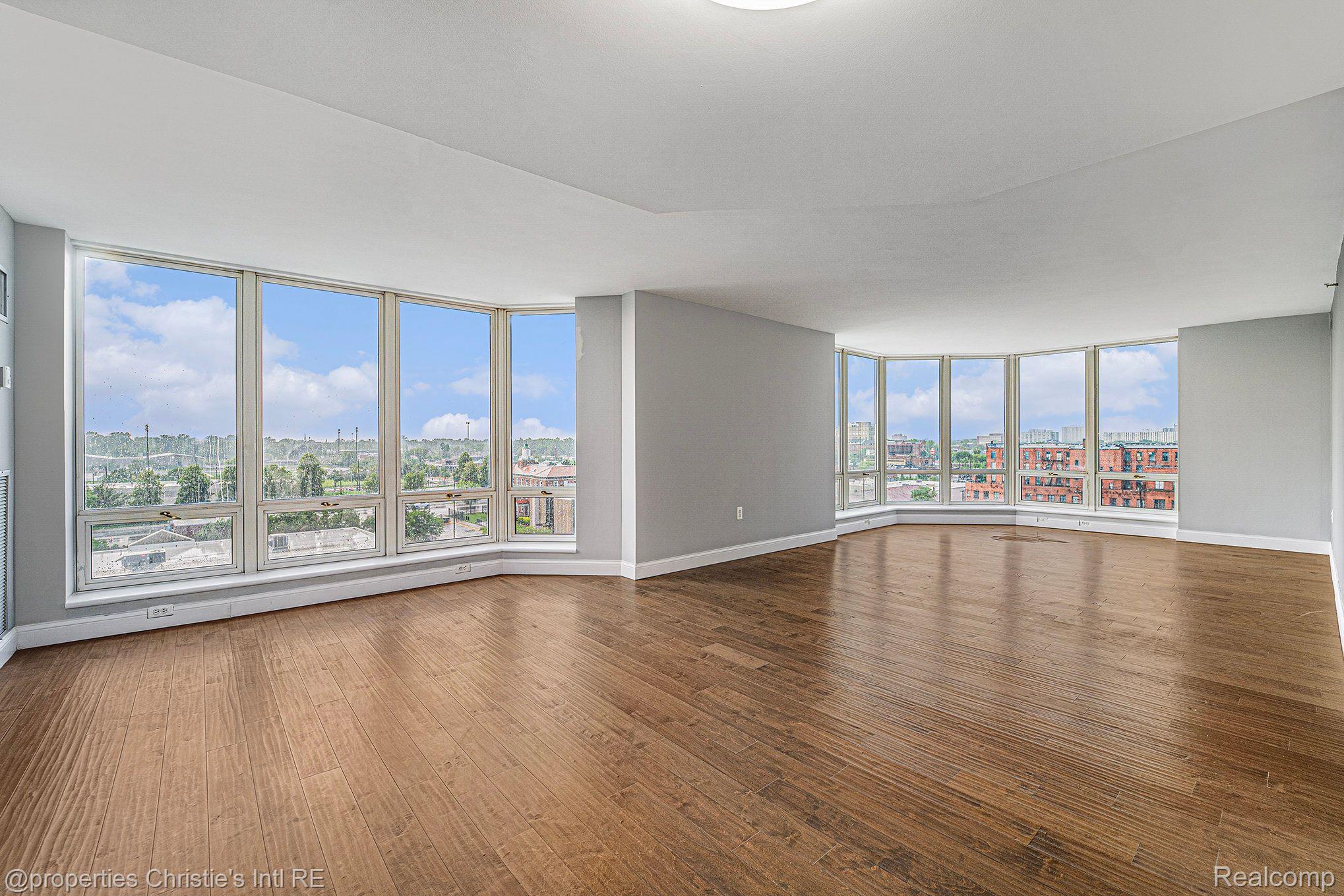 250 E HARBORTOWN Drive Unit: 804
