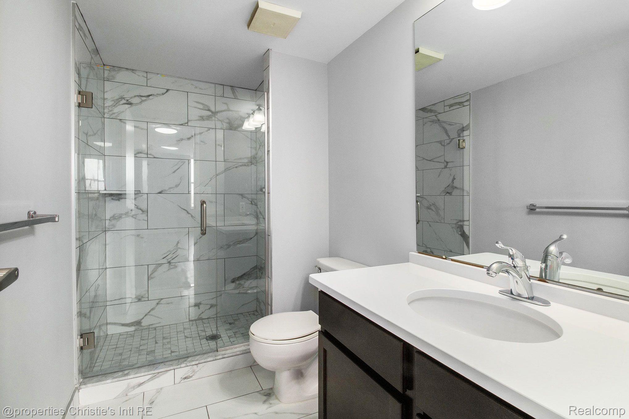 250 E HARBORTOWN Drive Unit: 804