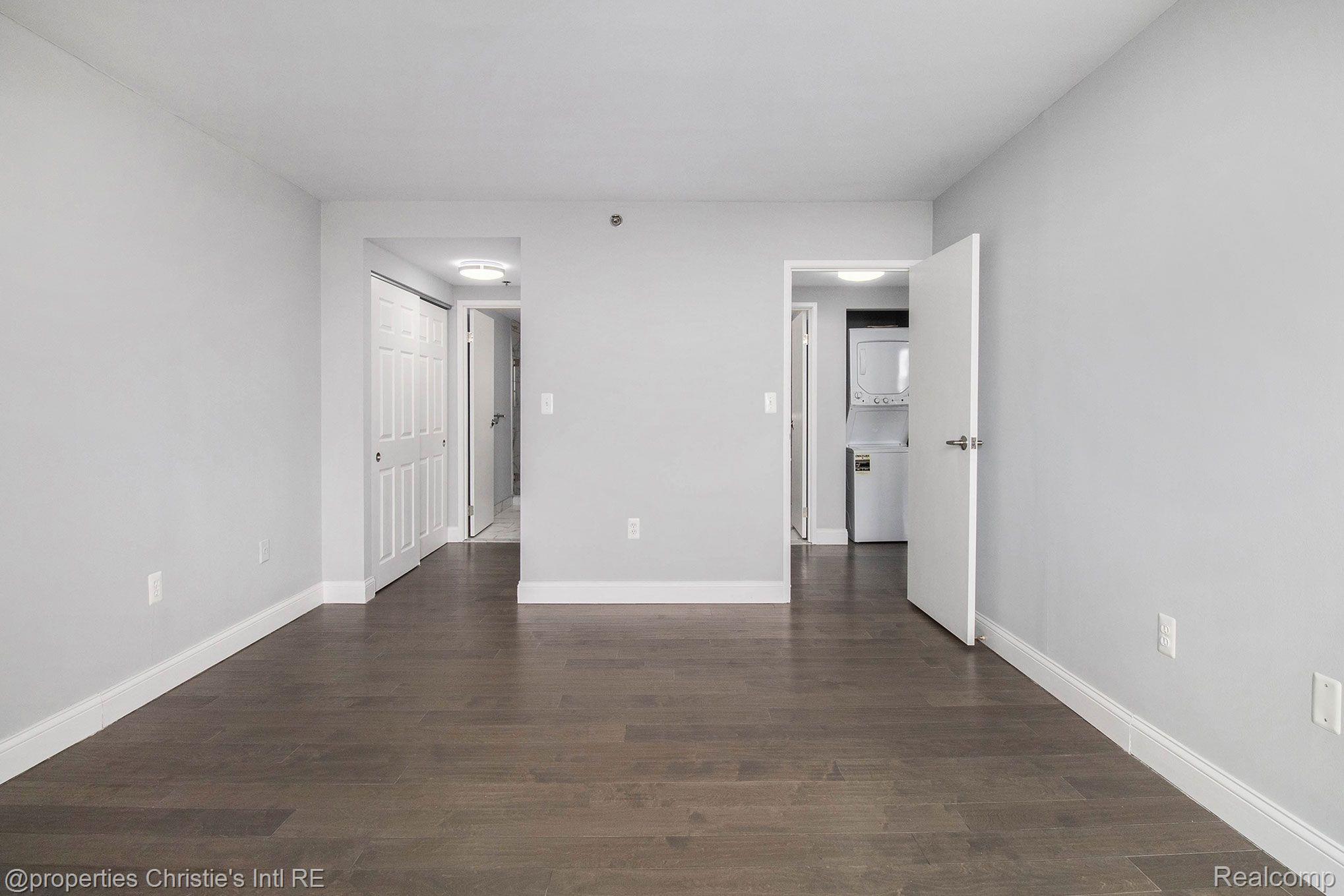 250 E HARBORTOWN Drive Unit: 804