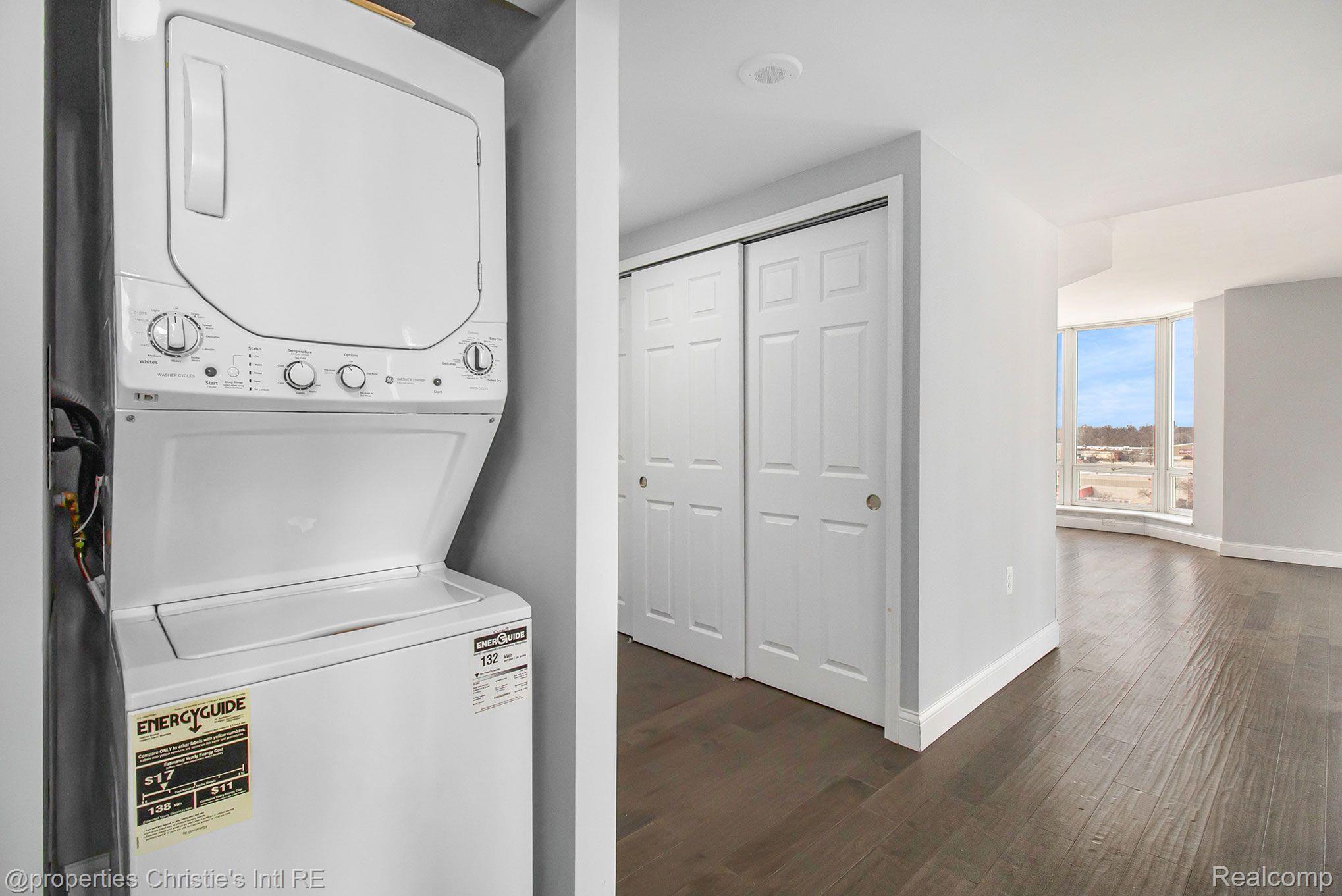250 E HARBORTOWN Drive Unit: 804