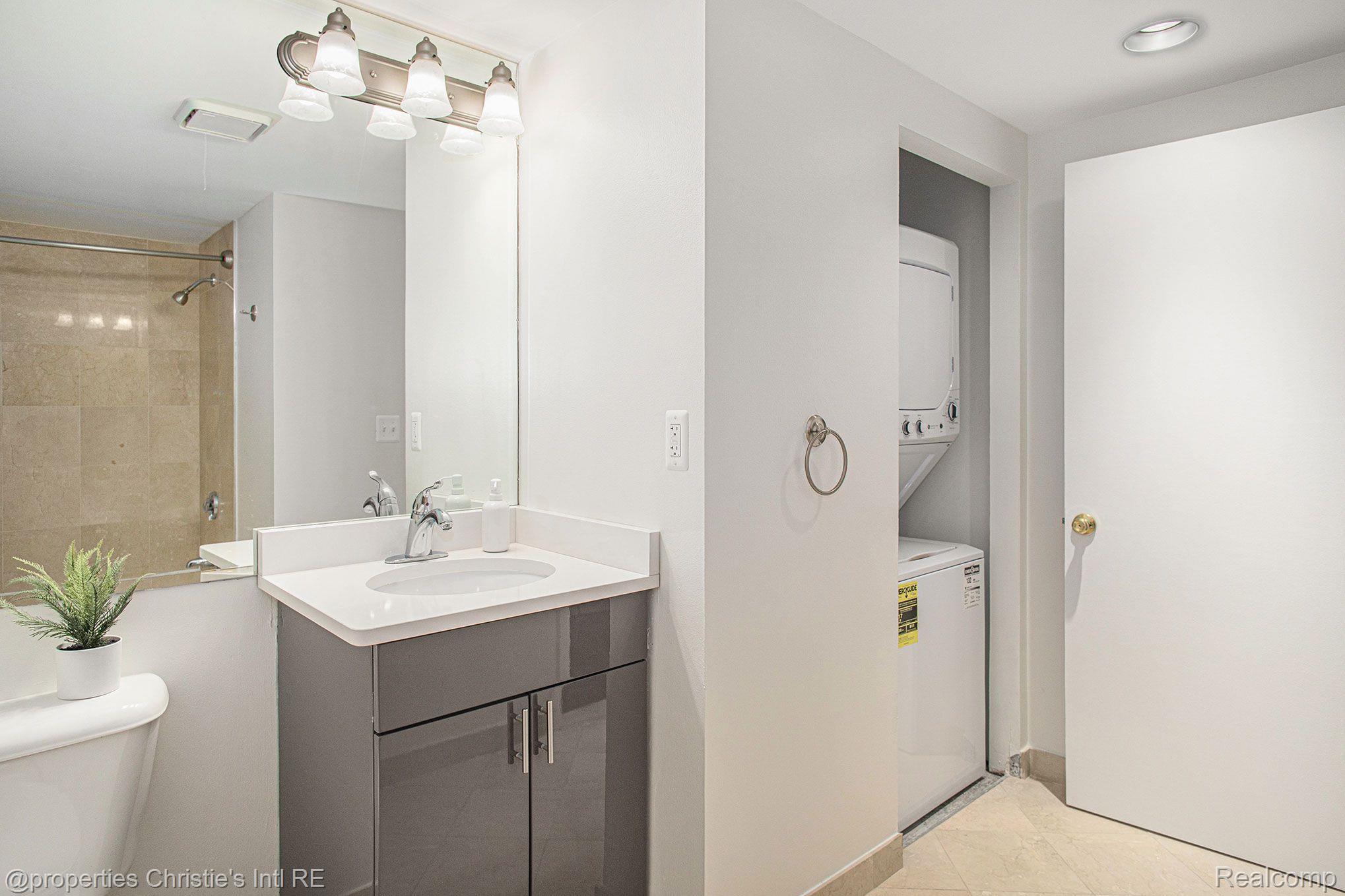 3320 Spinnaker Lane Unit: 9B