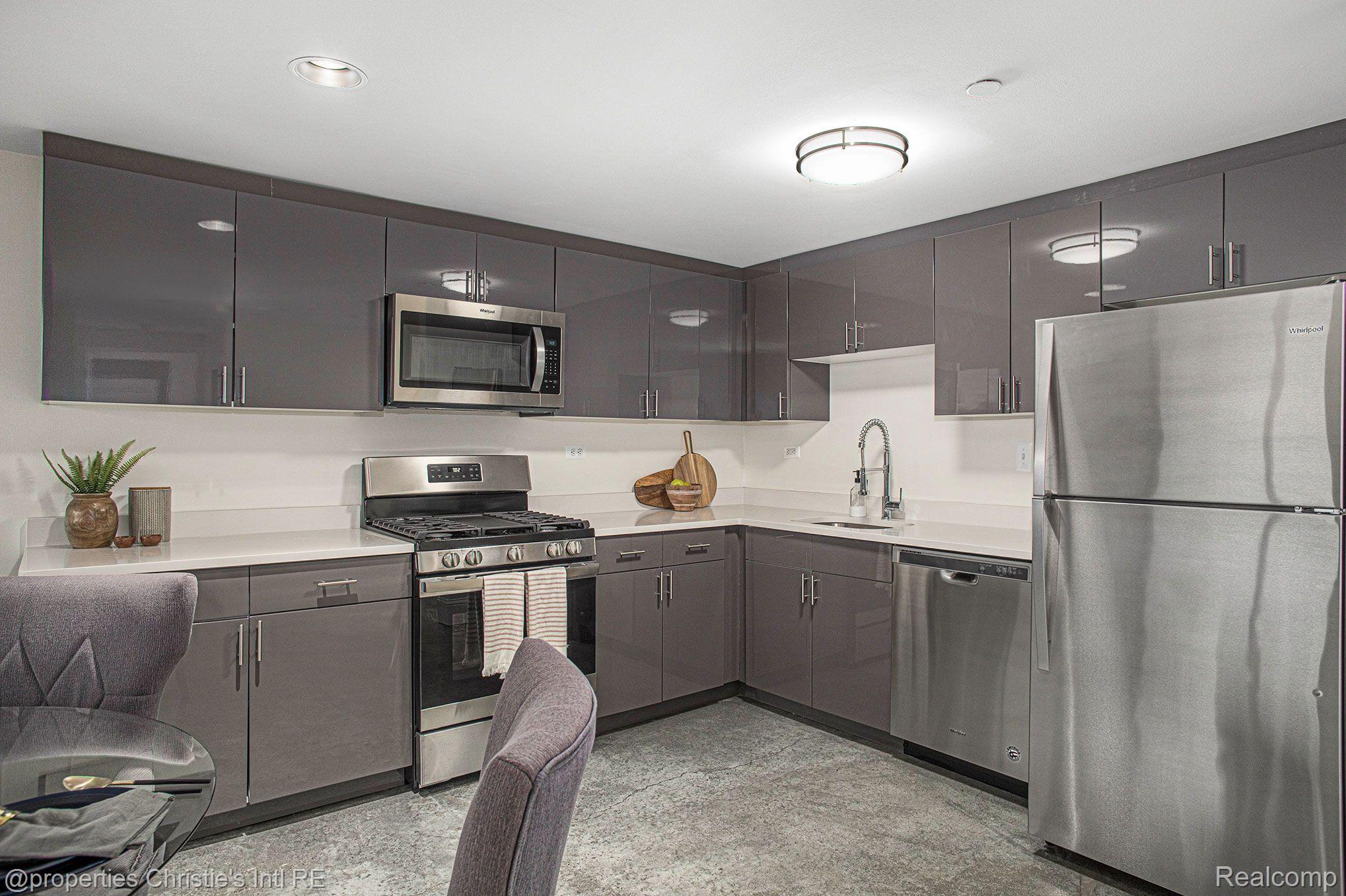 3320 Spinnaker Lane Unit: 9B