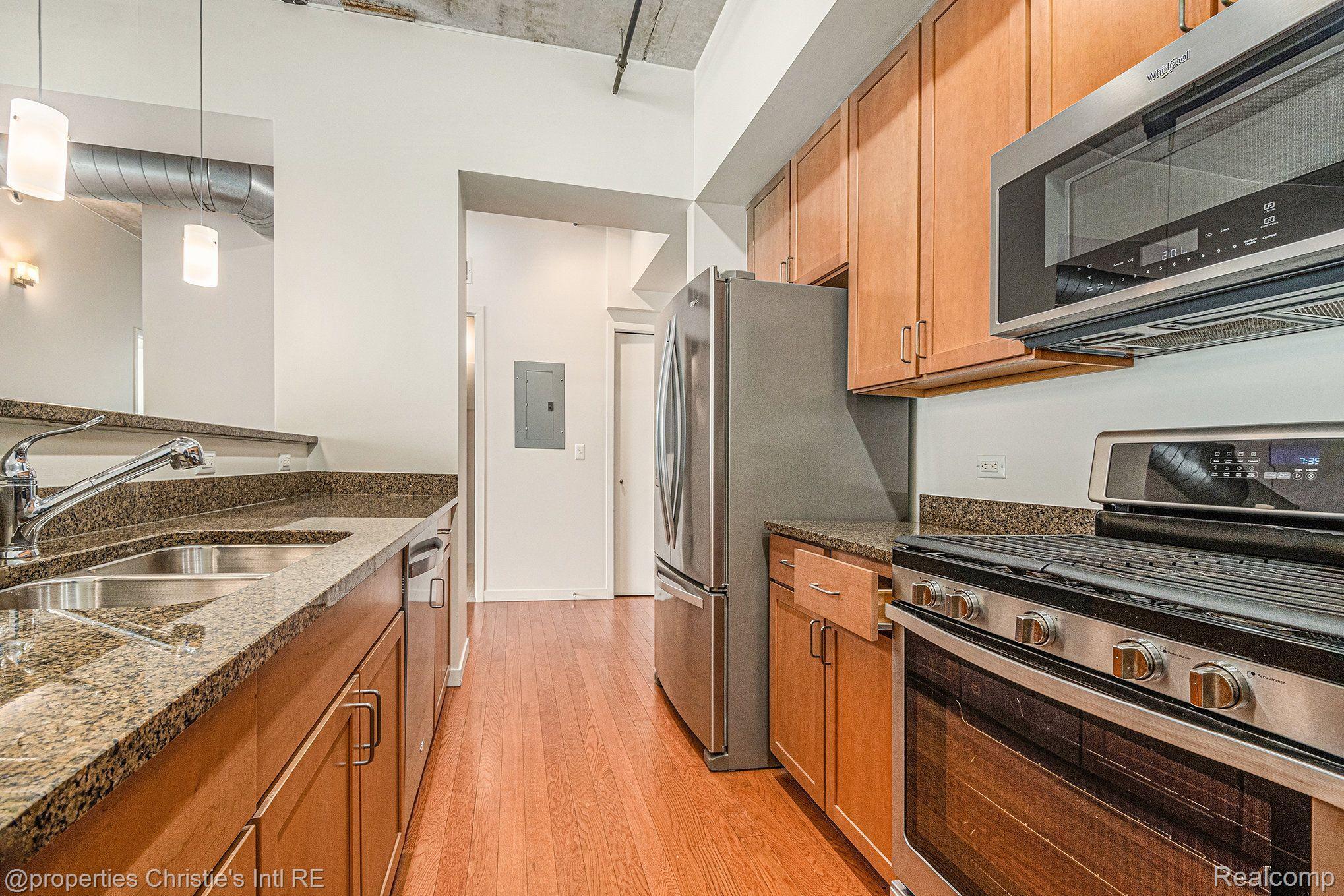 3670 WOODWARD Avenue Unit: 412