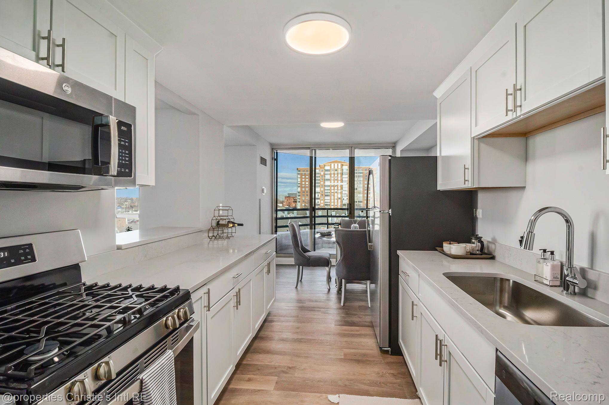 3320 SPINNAKER Lane Unit: 8A