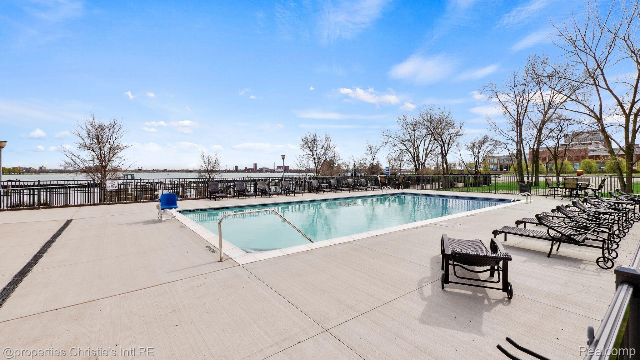 3320 SPINNAKER Lane Unit: 8A