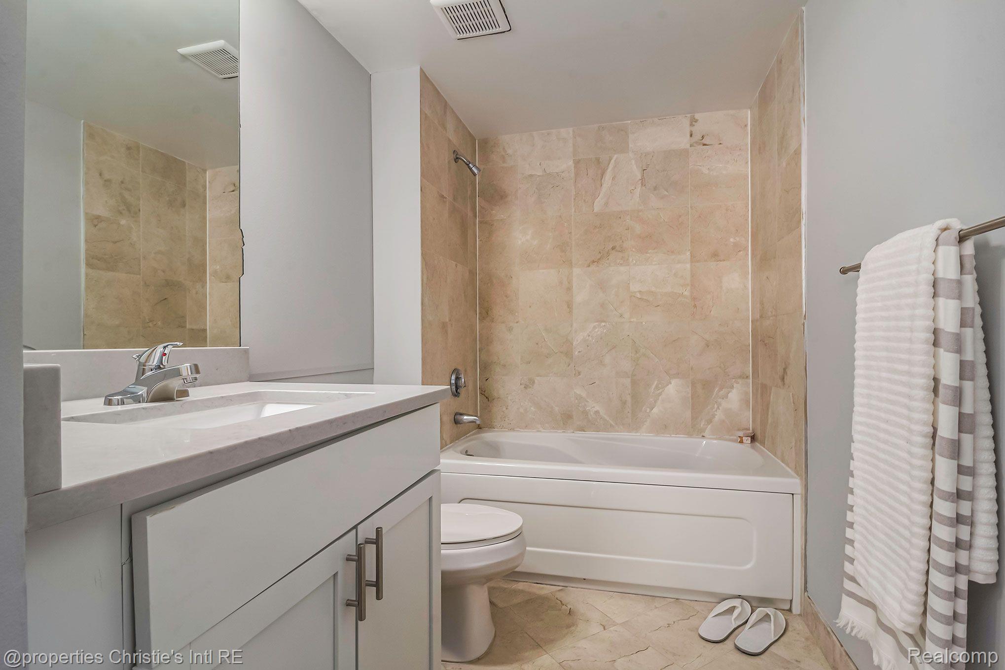 3320 SPINNAKER Lane Unit: 8A