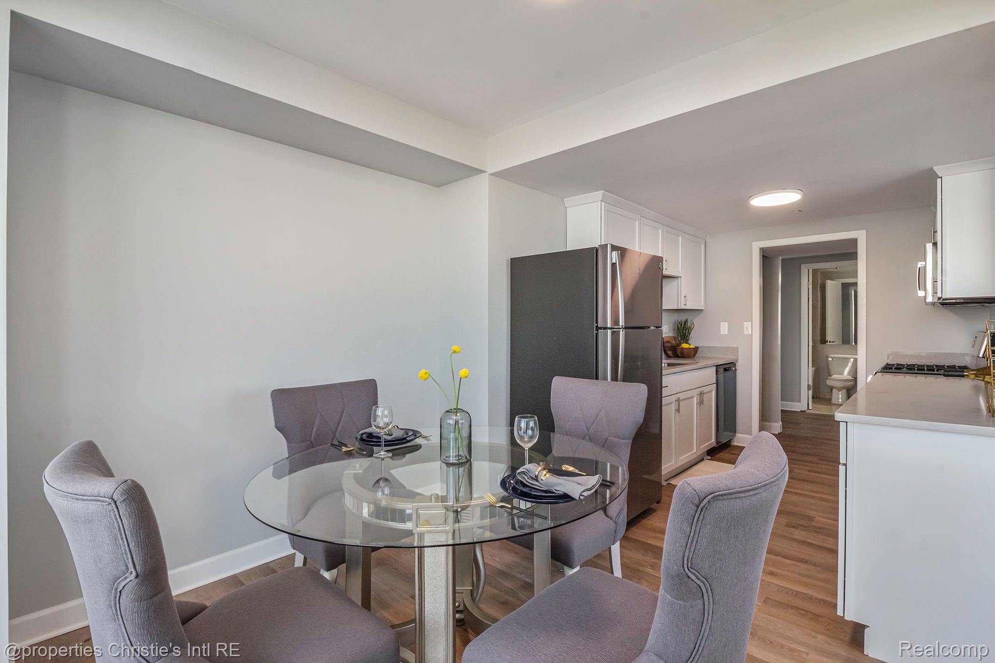 3320 SPINNAKER Lane Unit: 8A