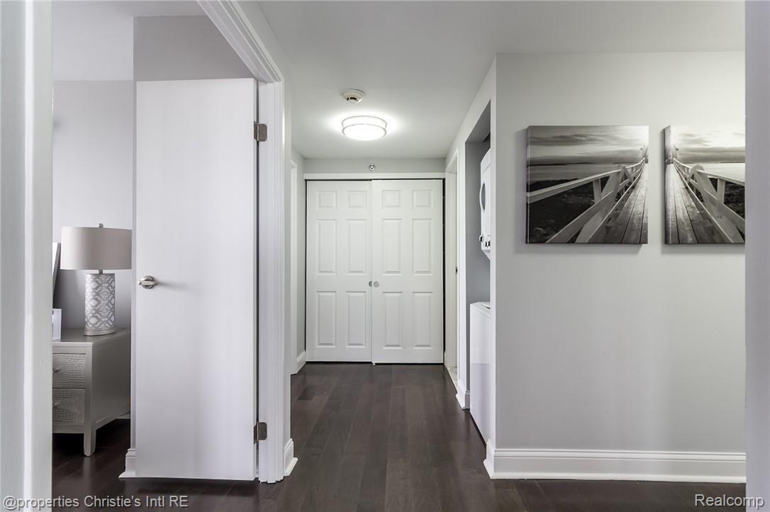 250 E Harbortown Drive 1304