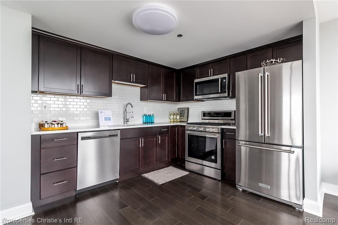 250 E Harbortown Drive 1304