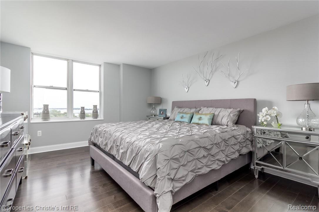 250 E Harbortown Drive 1304