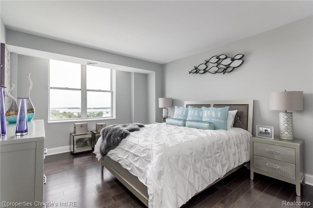 250 E Harbortown Drive 1304