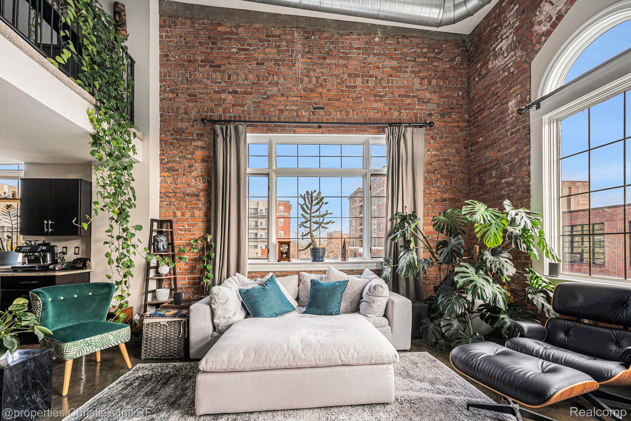 3100 WOODWARD Avenue 207